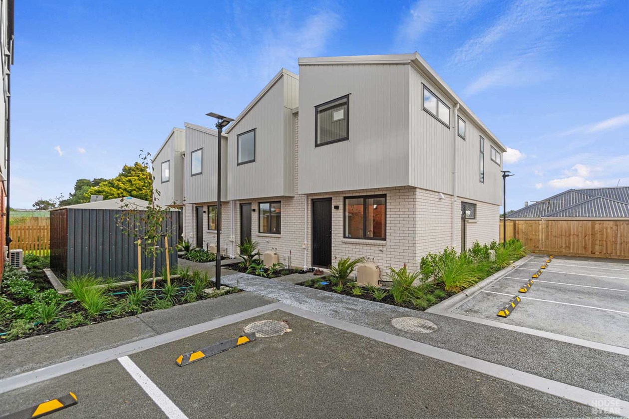 103567017__1723415202-16665-f6d84fad139ee26f452711f19d11c69e99cf2e0a Modern Elegance ,Secure and serene gated community