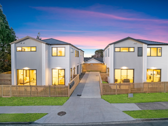 BRAND NEW & STANDALONE WITH FREEHOLD TITLE !!