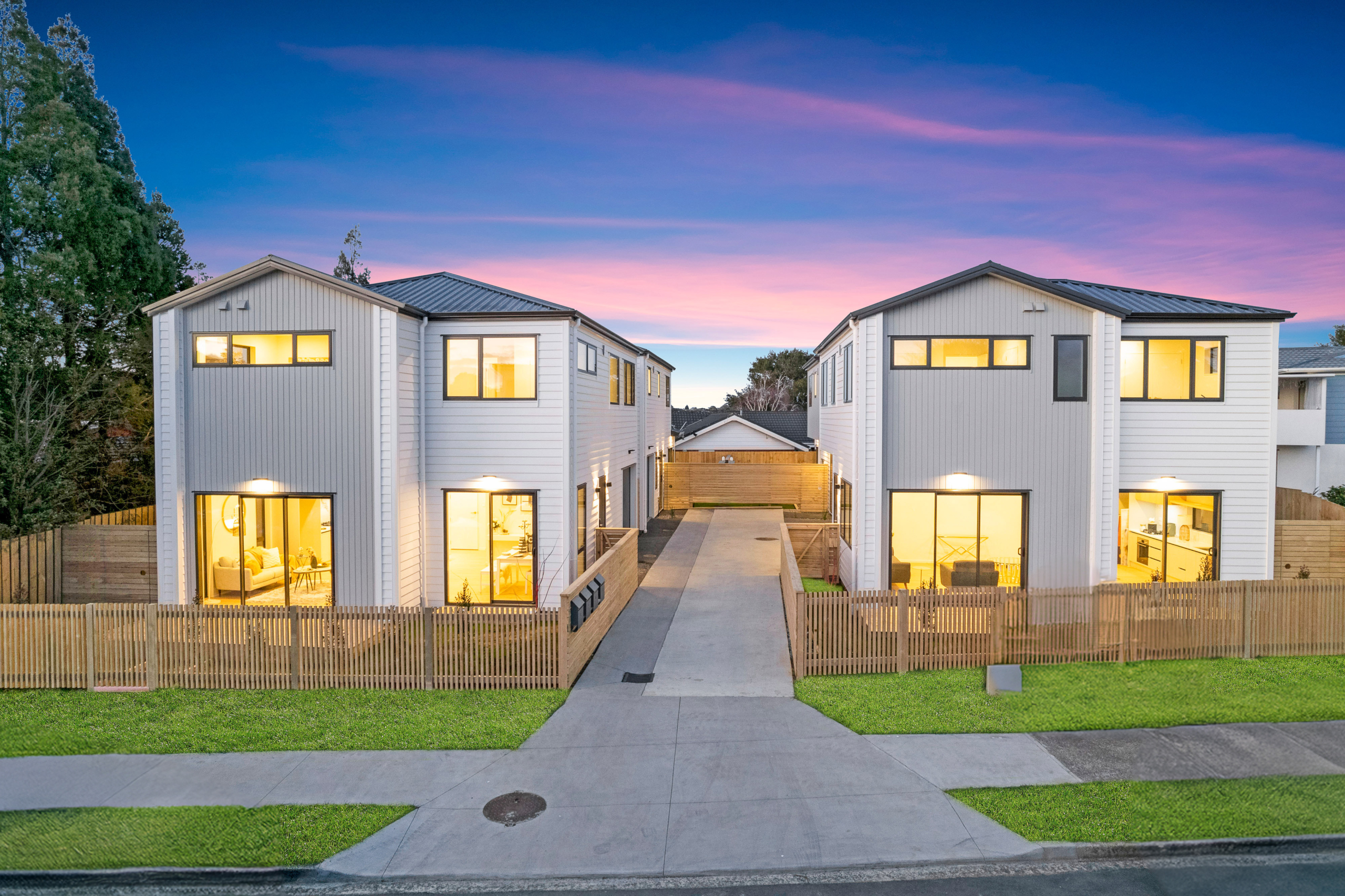 105858811__1724625785-29382-File28 BRAND NEW & STANDALONE WITH FREEHOLD TITLE !!