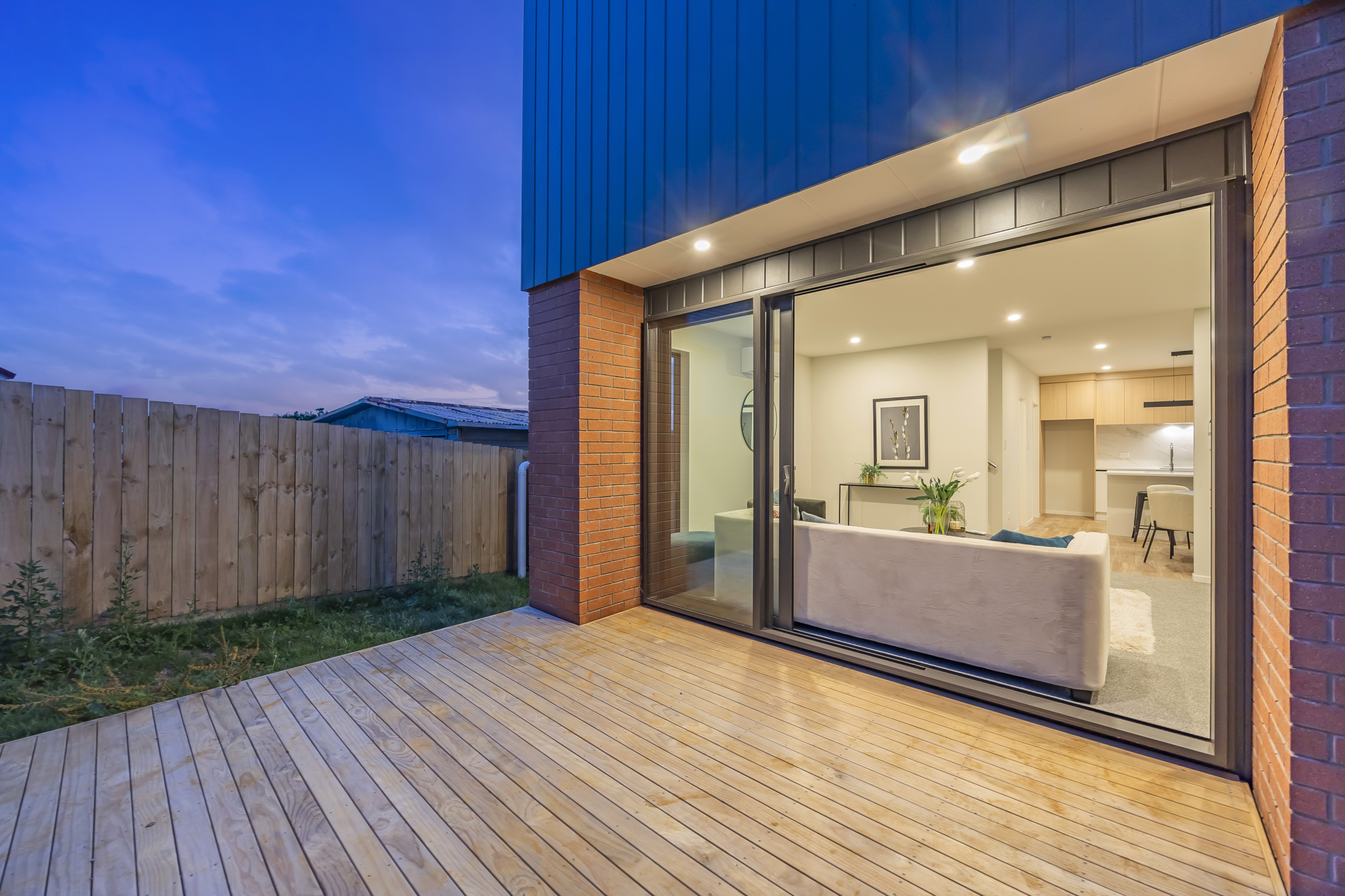 133517231__1738539586-125139-14RosemanAvenue08 Standalone with Convenience