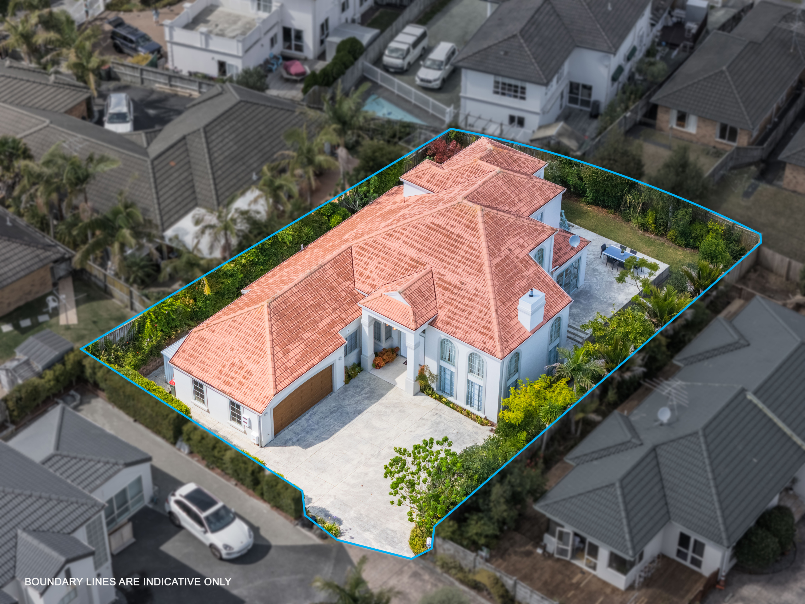 default Elegant Family Living in a Prime Location