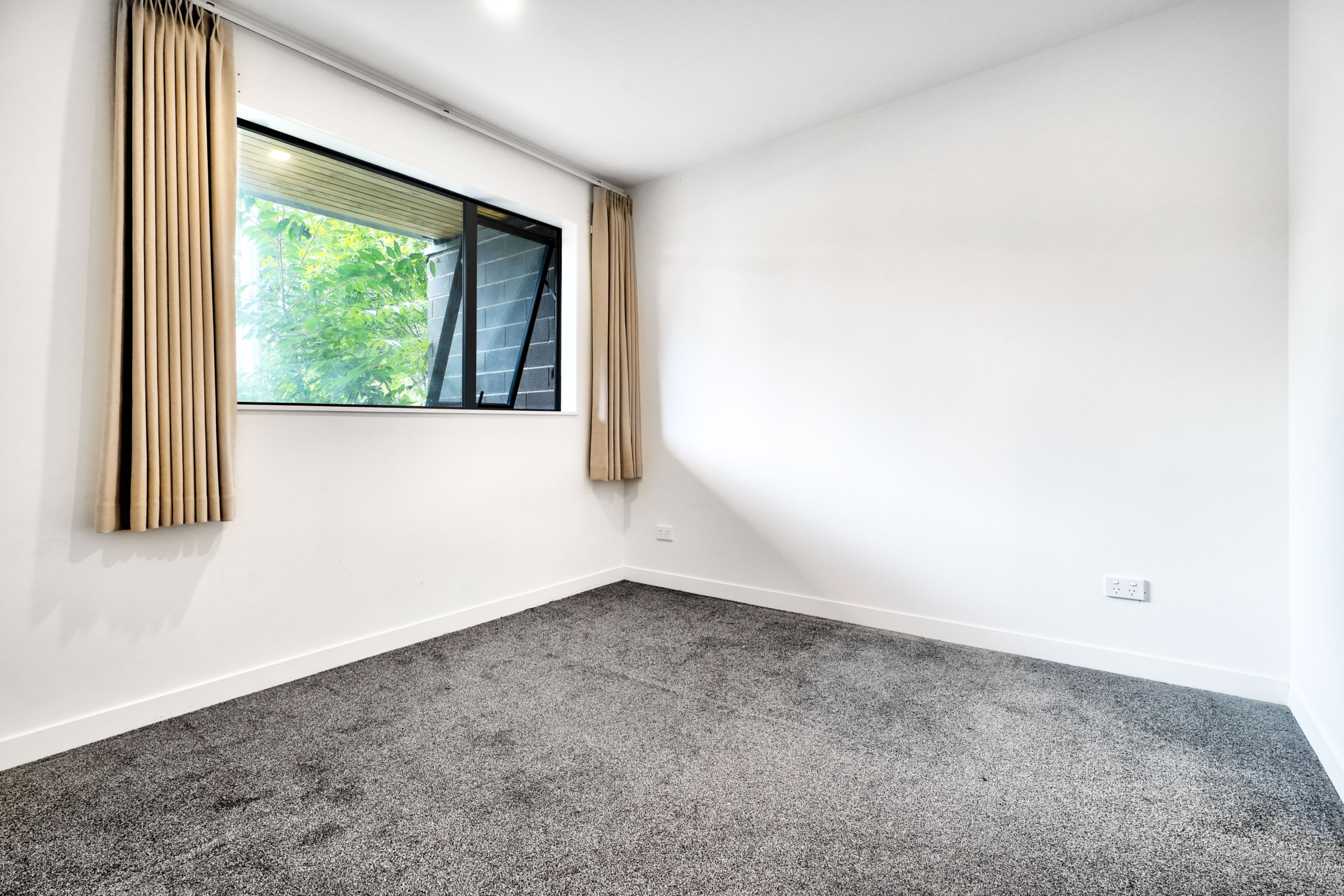 136013815__1739840048-149200-INTERIOR-3 Top Notch- Avondale, Live an easy life!