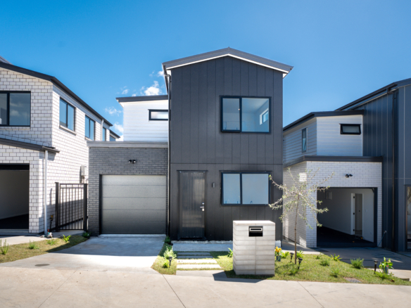 Modern & Convenience in East Coast Heights!