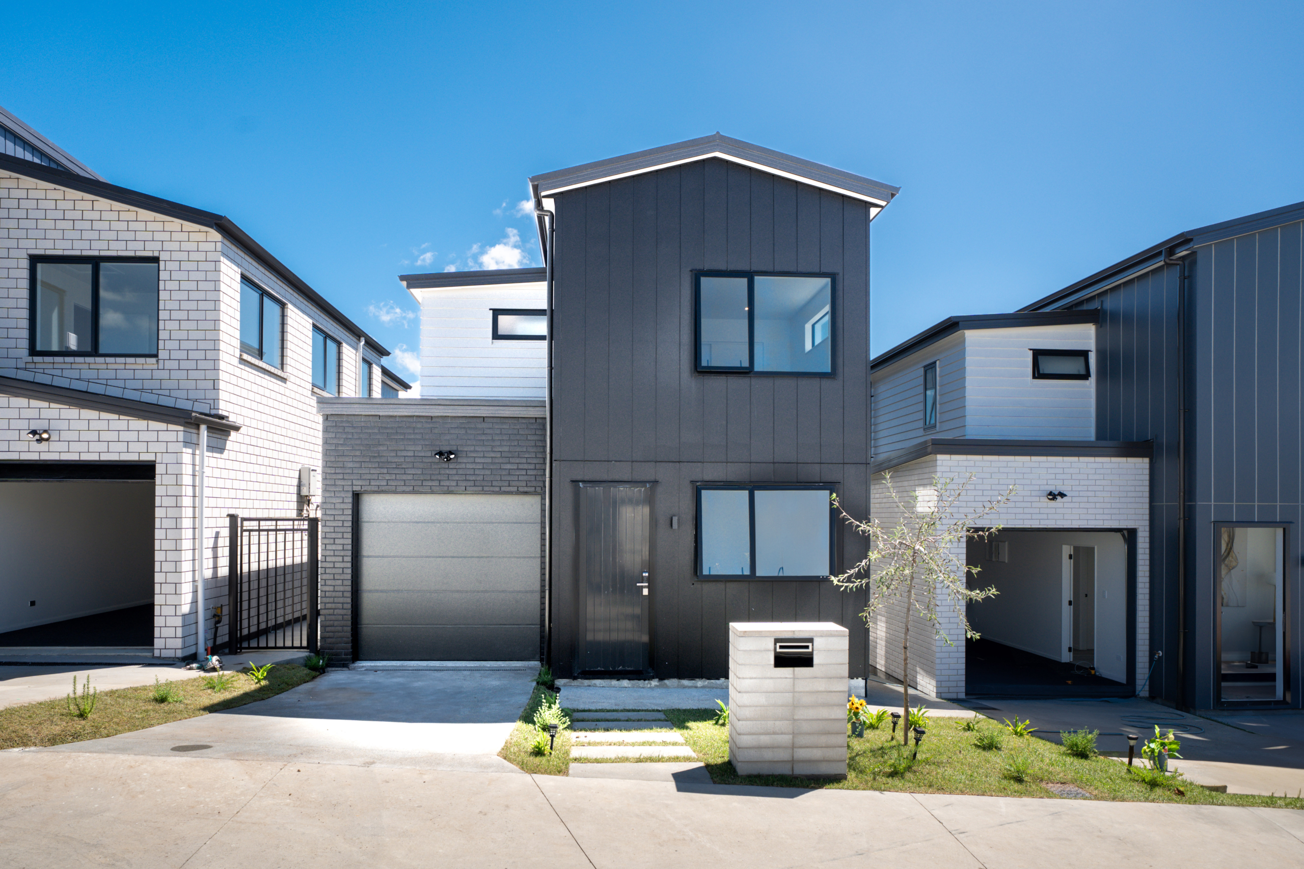 136631754__1740112142-337804-EXTERIOR-1 Modern & Convenience in East Coast Heights!