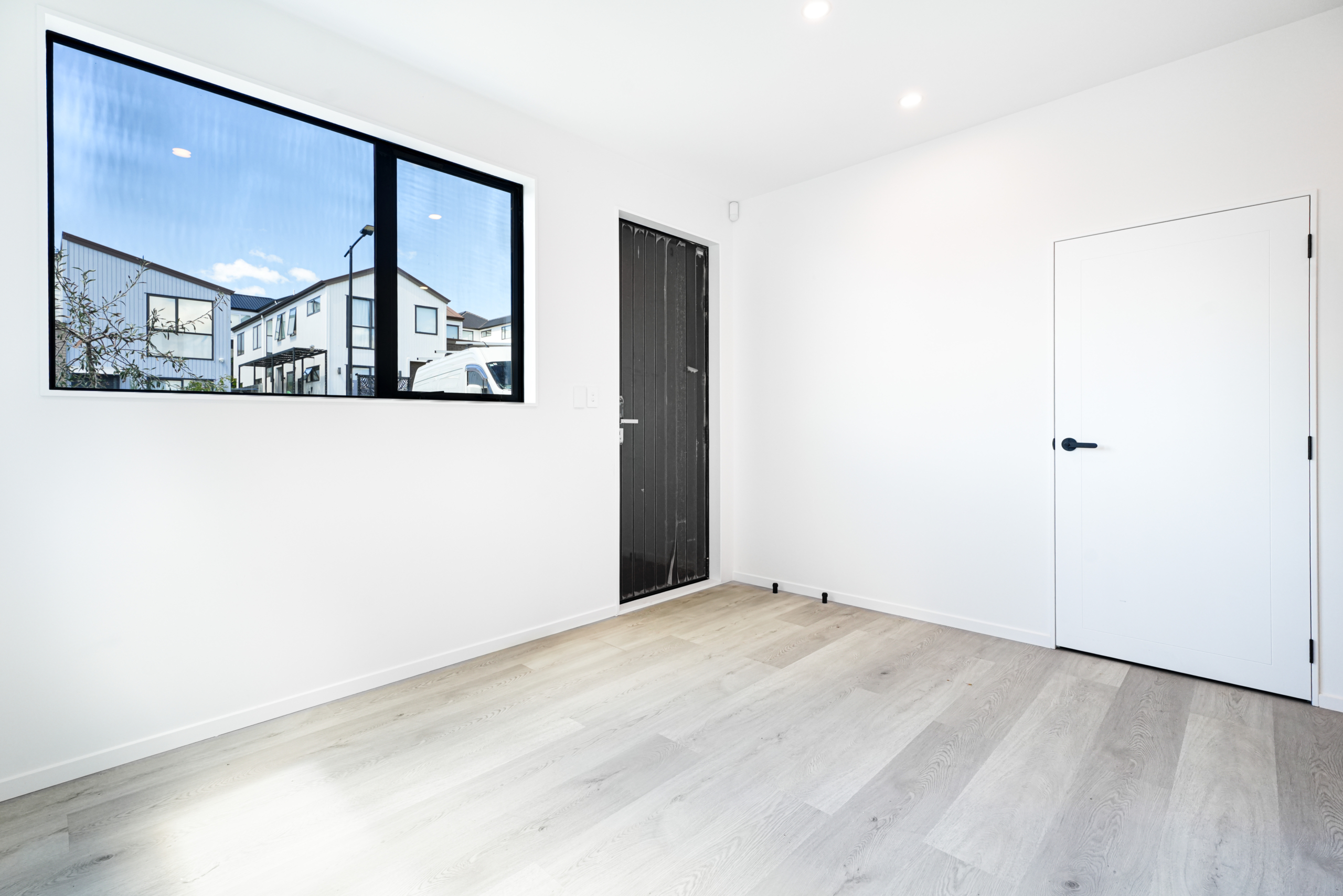 136888359__1740429735-100668-INTERIOR-2 Modern & Convenience in East Coast Heights!