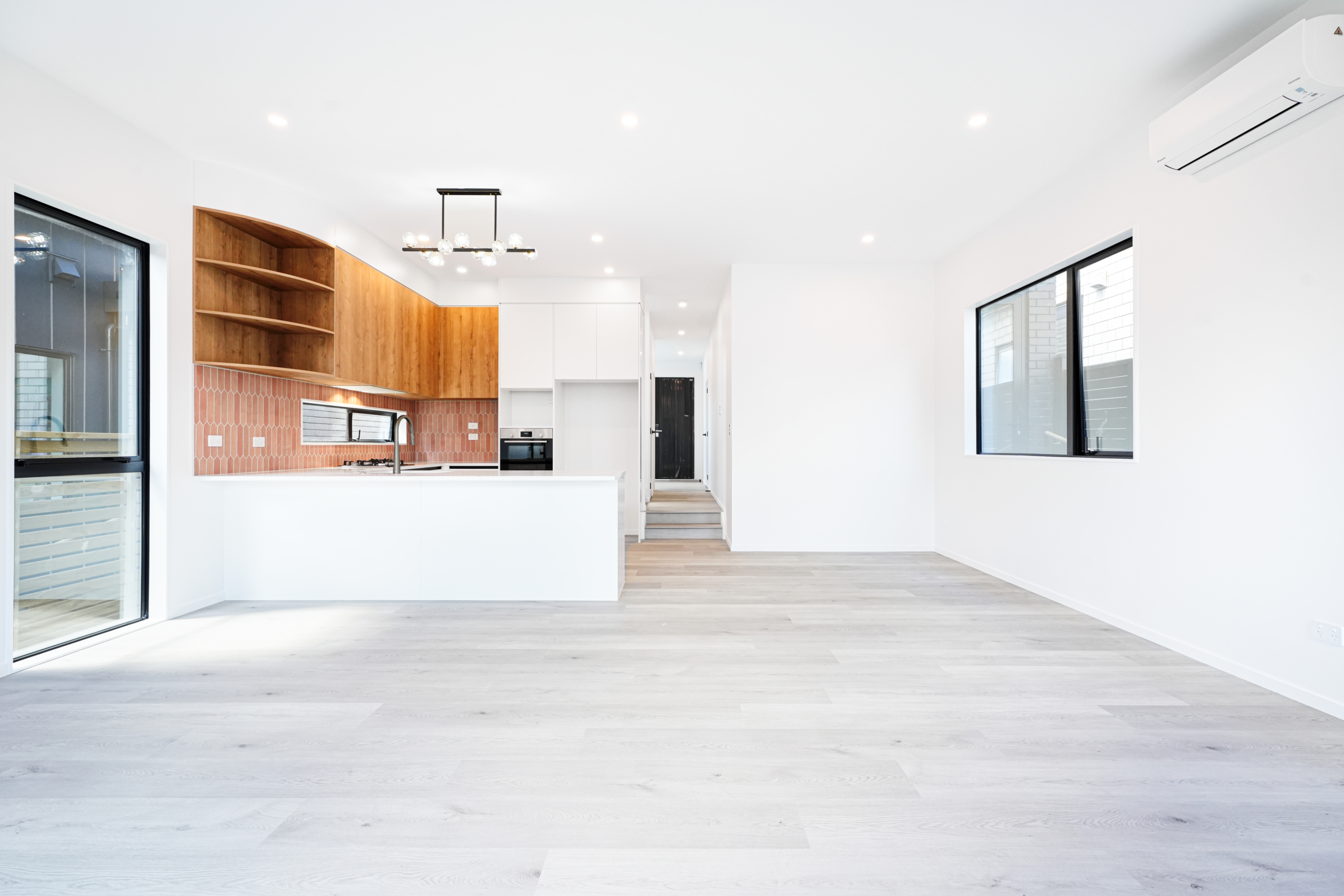 136888454__1740429739-284681-INTERIOR-5 Modern & Convenience in East Coast Heights!