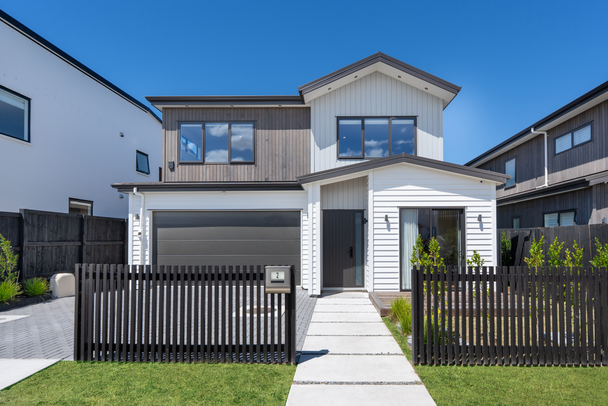 137095662__1740518097-104014-Final-2 Must Sell – Motivated vendors move to overseas