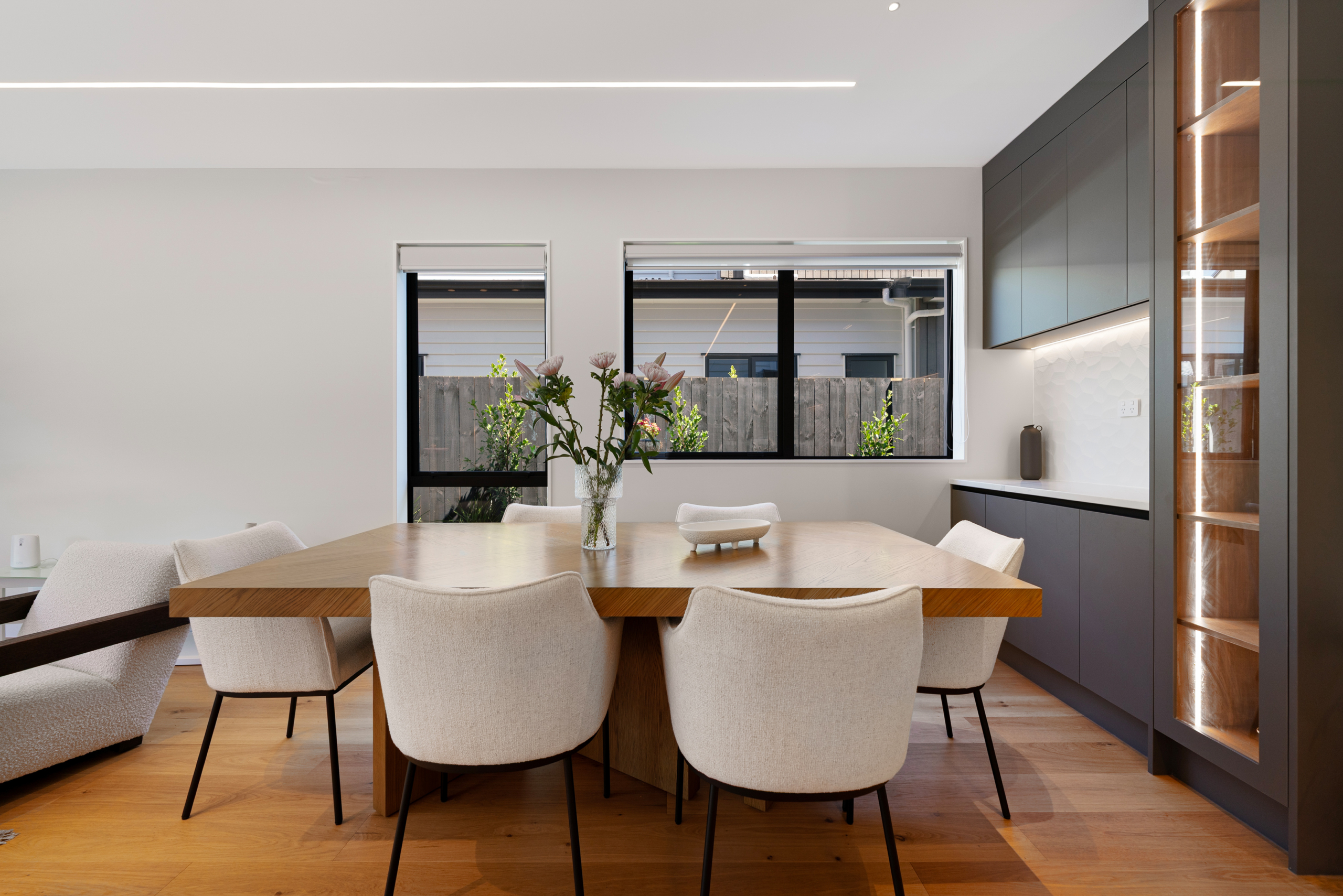 137095677__1740518112-282895-Final-26 Must Sell – Motivated vendors move to overseas