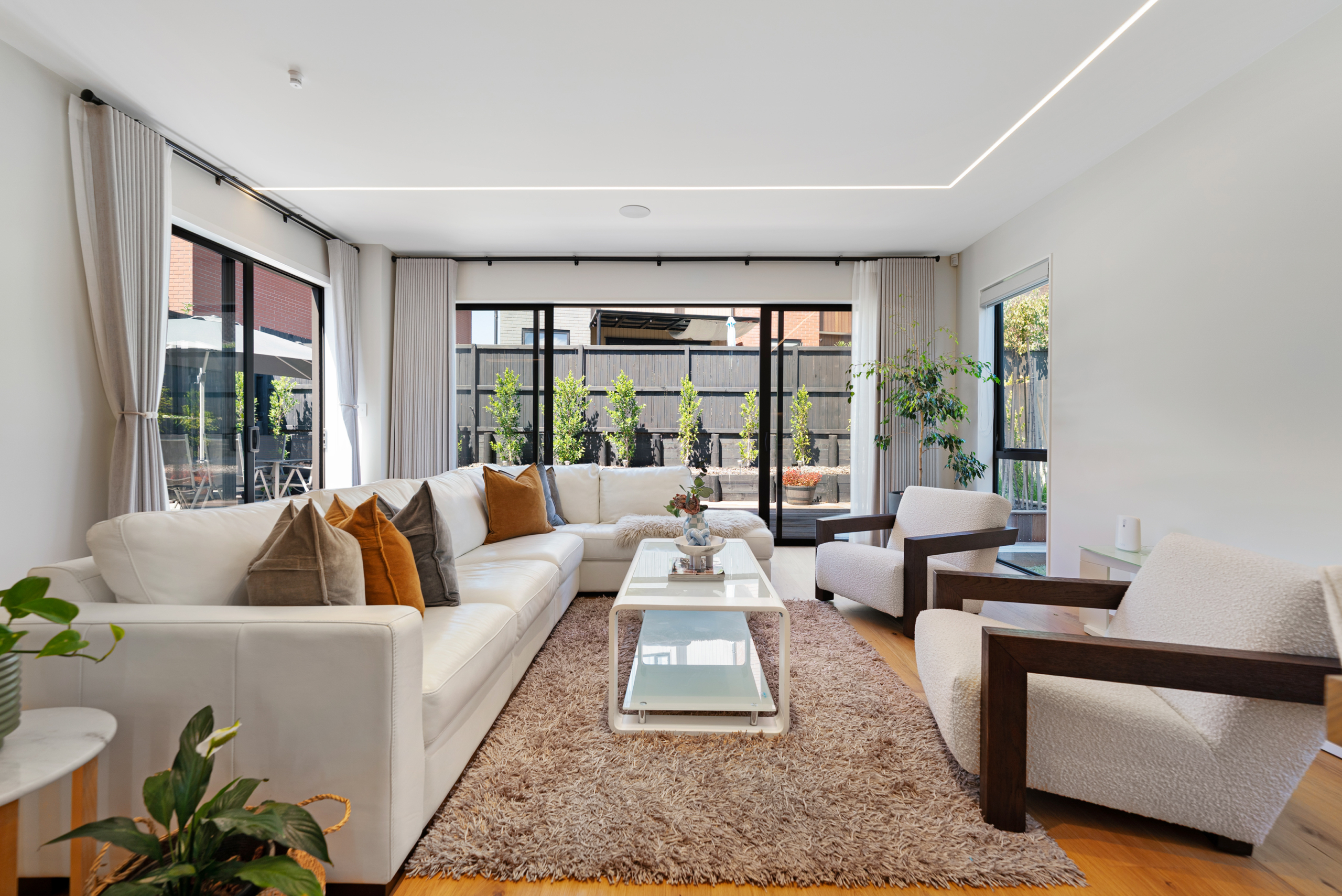 137095678__1740518113-116065-Final-25 Must Sell – Motivated vendors move to overseas