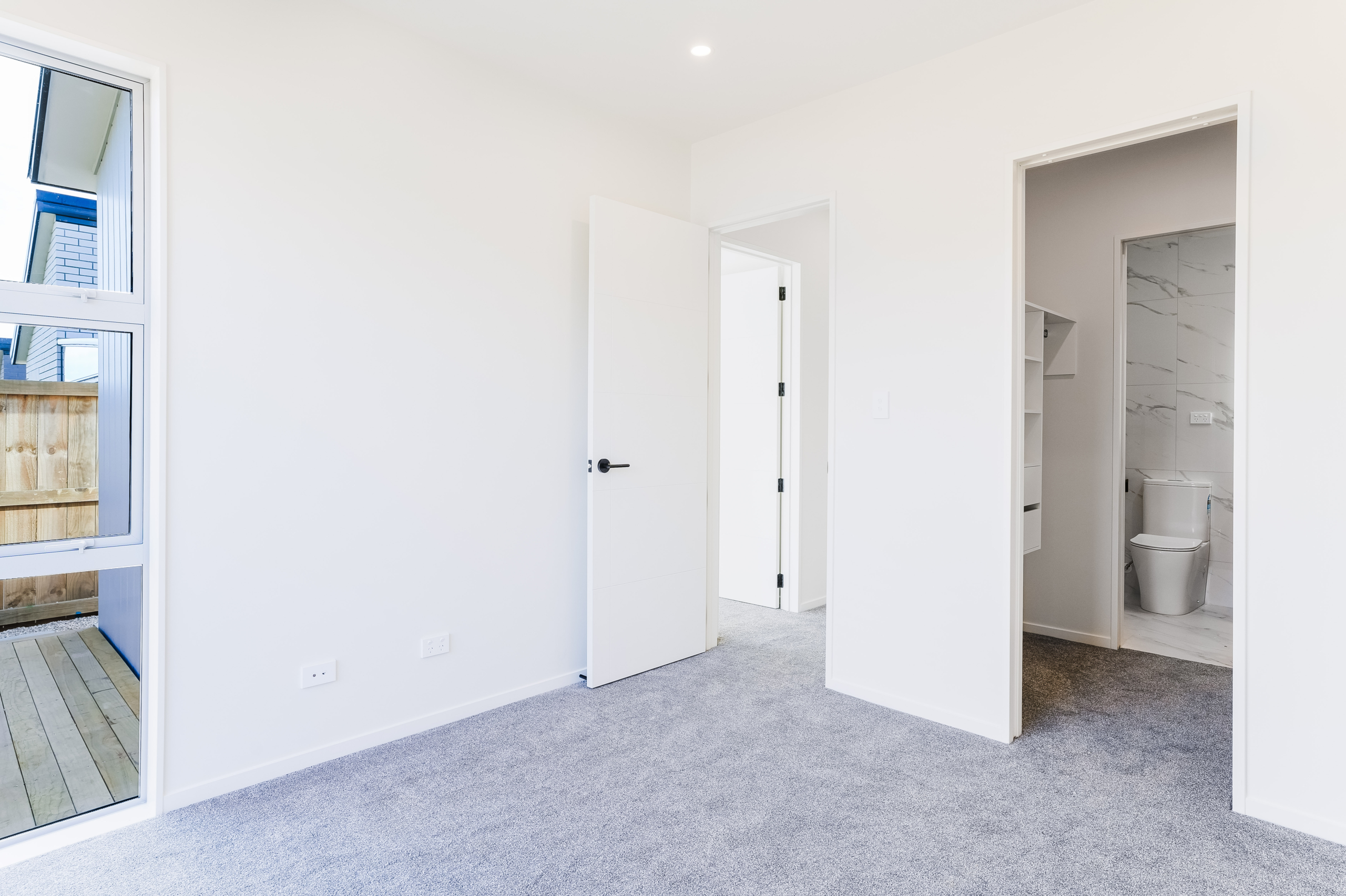 1737597647-14-FINAL-192 Modern Elegance – An Unmissable Real Estate Gem