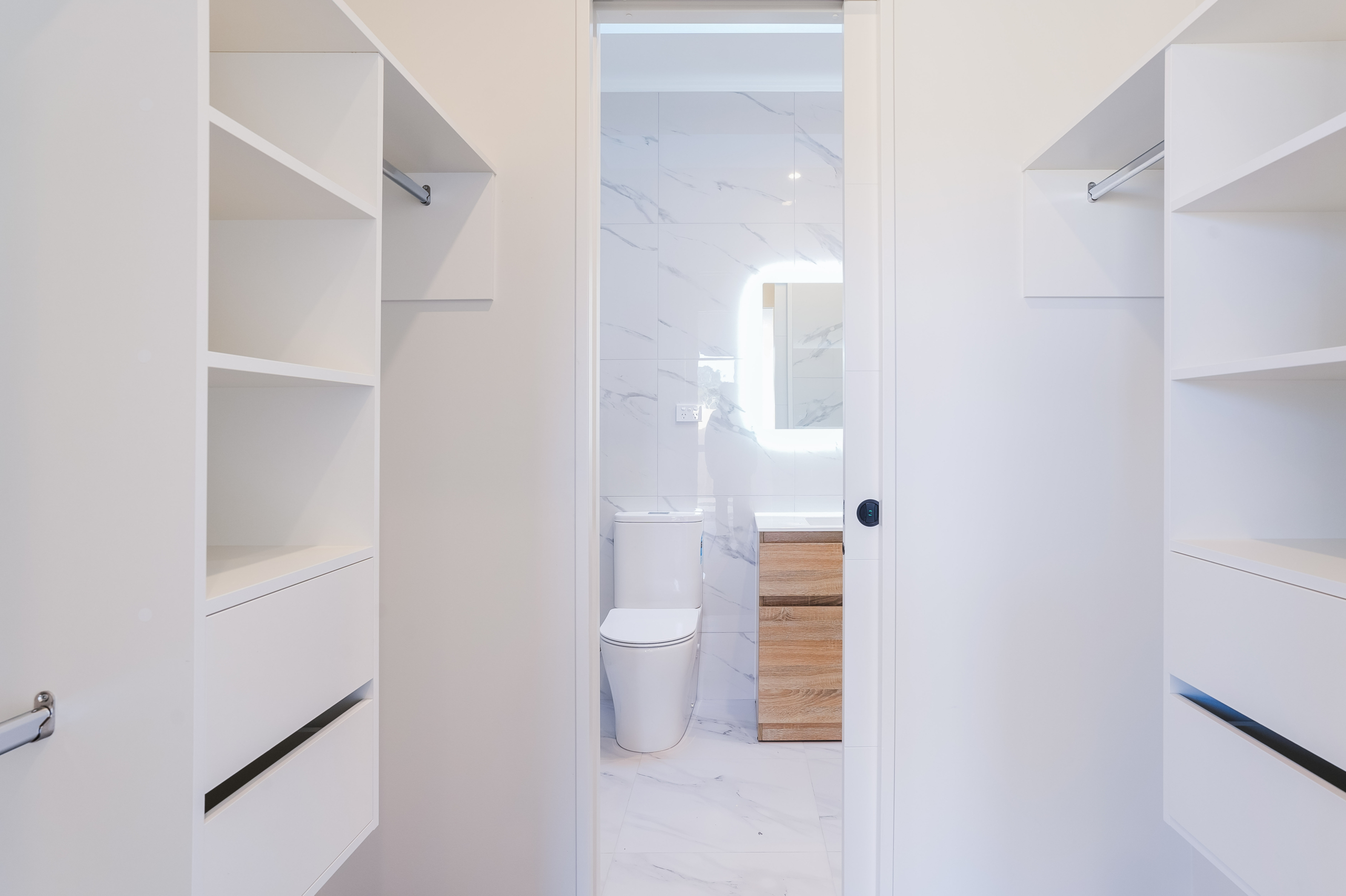 1737597647-15-FINAL-202 Modern Elegance – An Unmissable Real Estate Gem