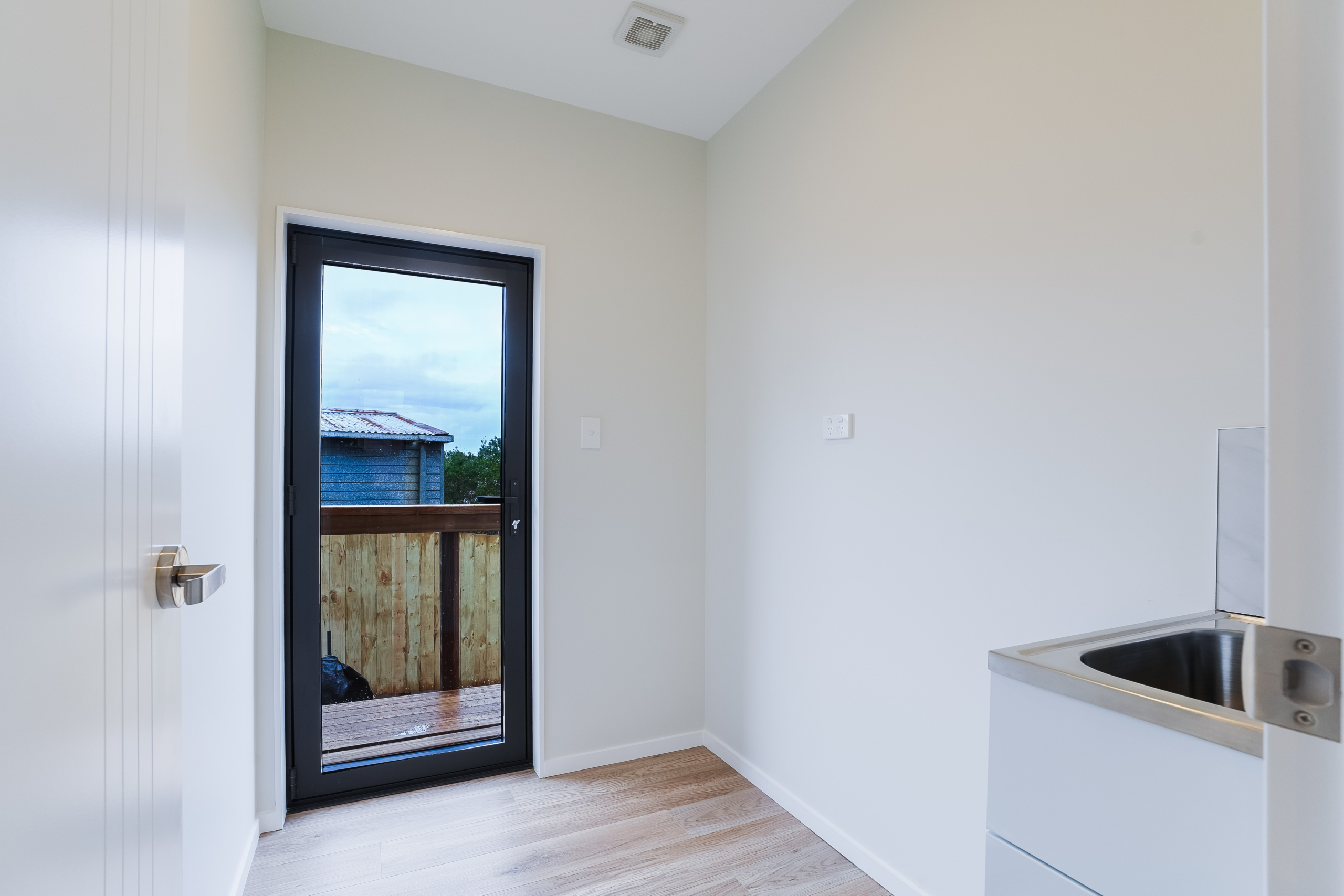 1738188409-15-PROPERTY-6 Standalone with Convenience