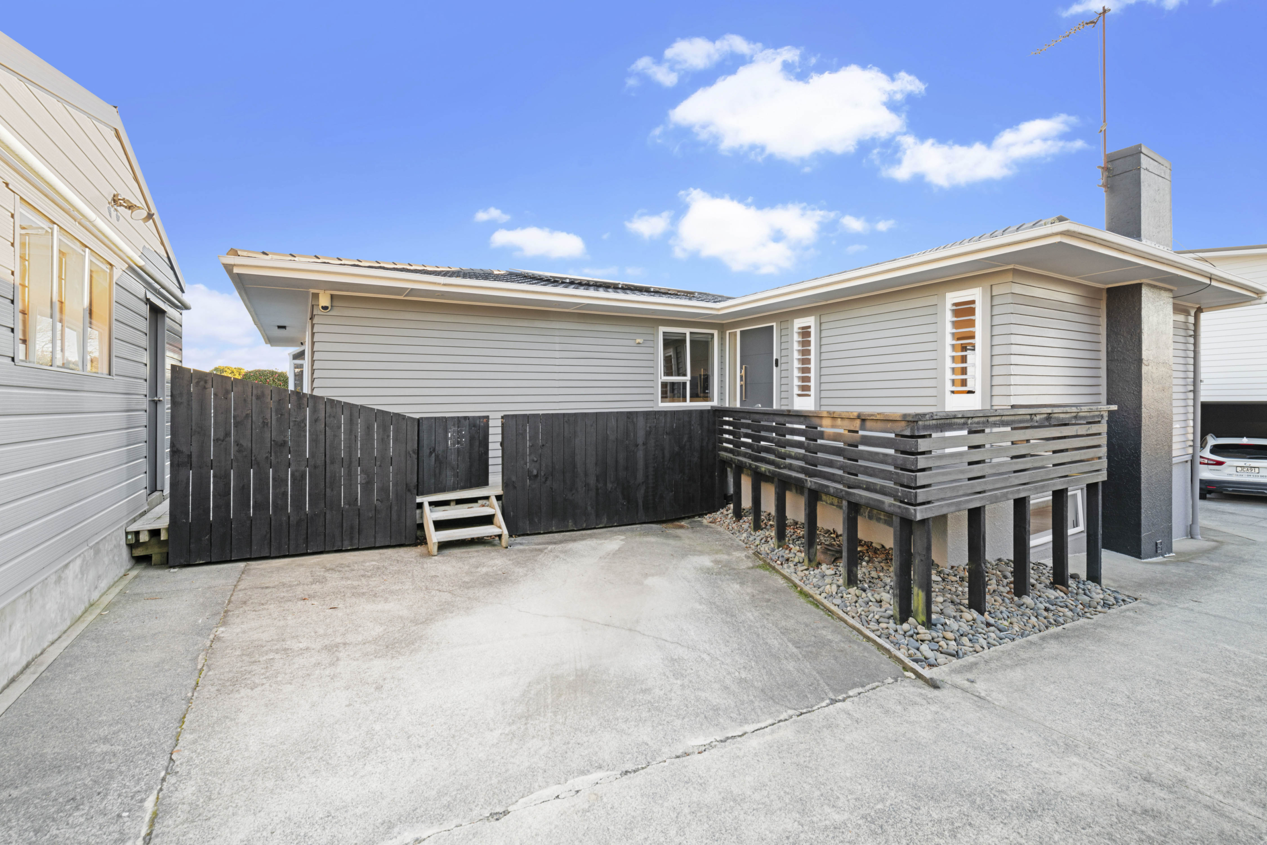 99244615__1721021539-84036-002 Where space and practicality meet convenience