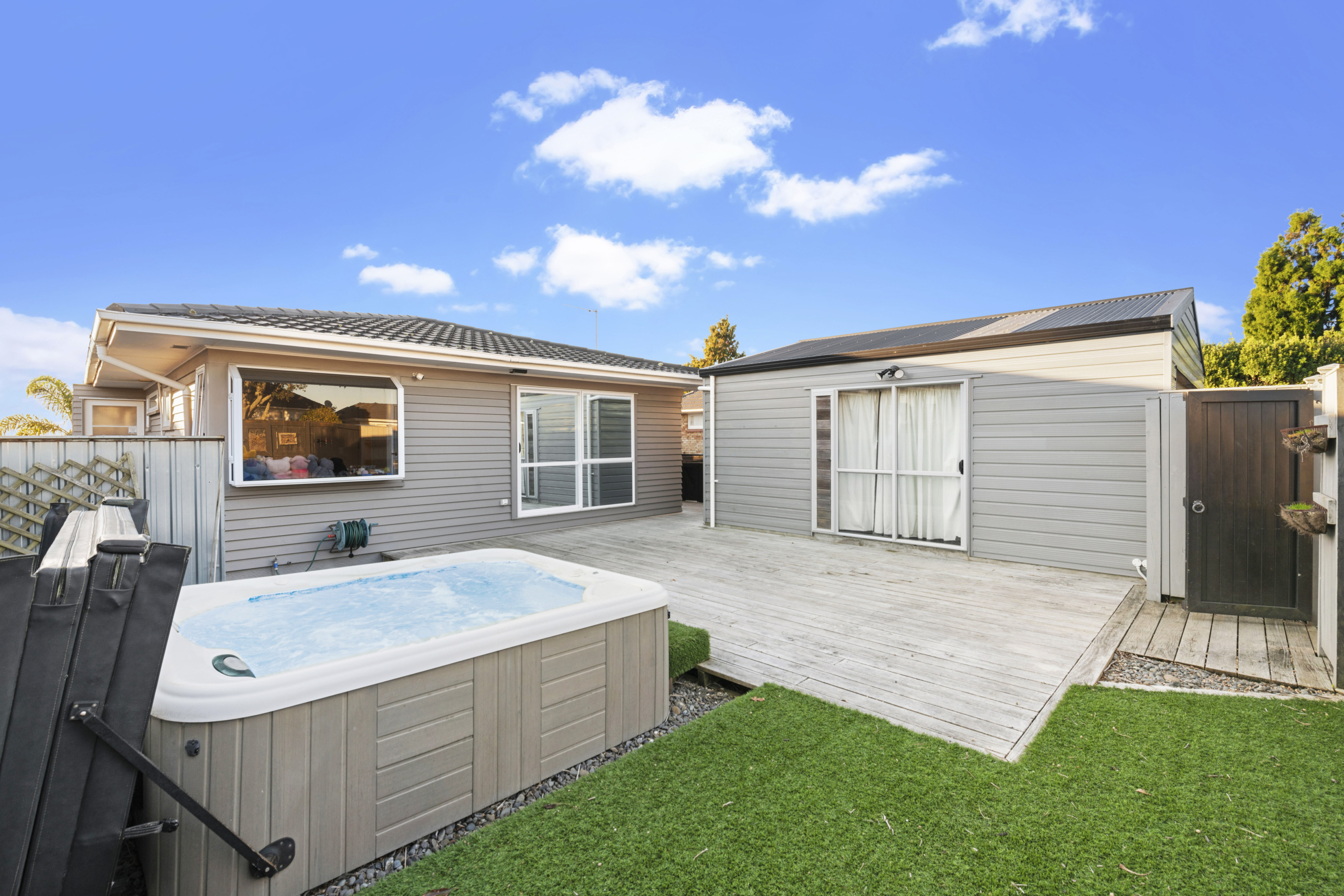99244617__1721021540-84190-003 Where space and practicality meet convenience