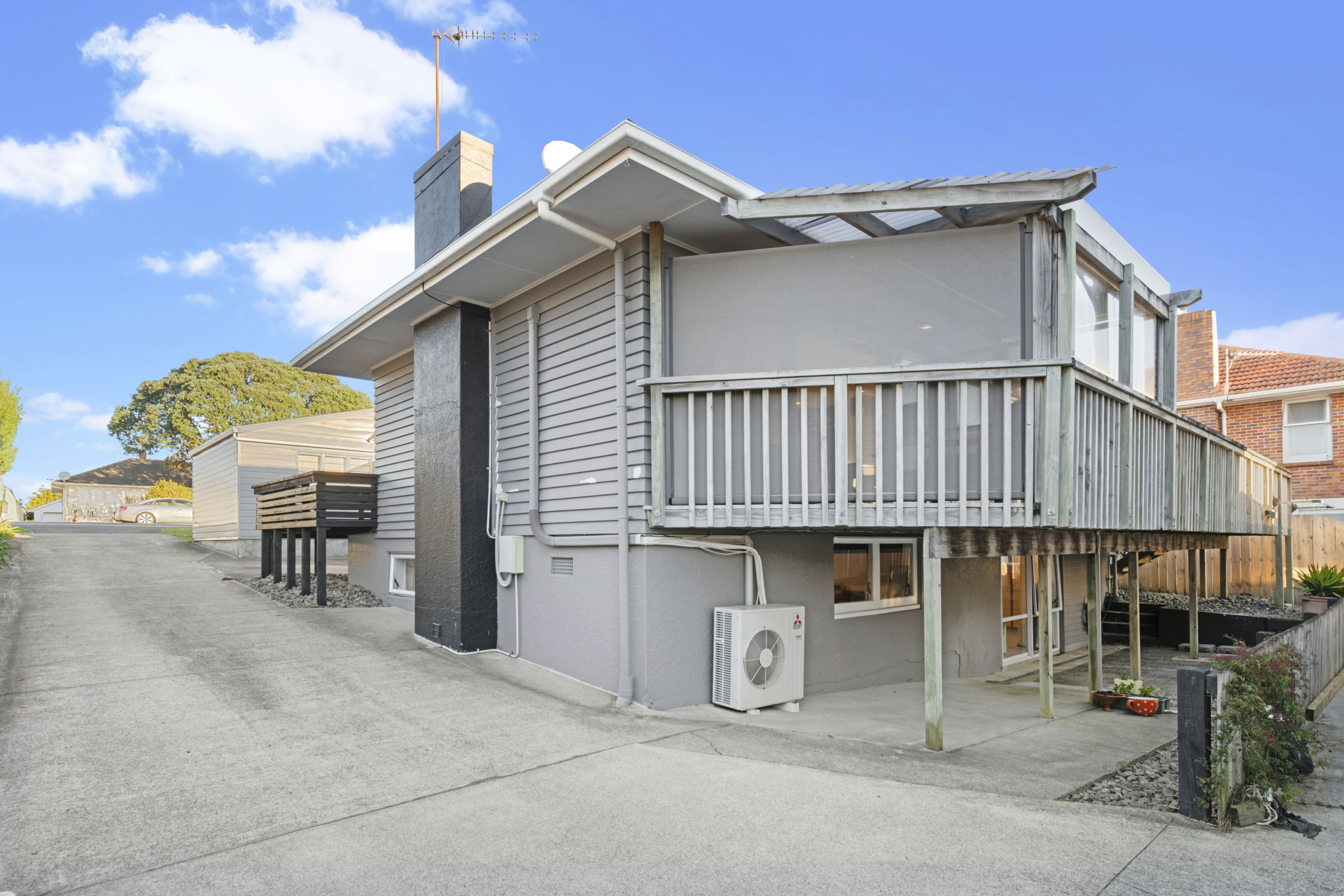 99244621__1721021542-84128-004 Where space and practicality meet convenience