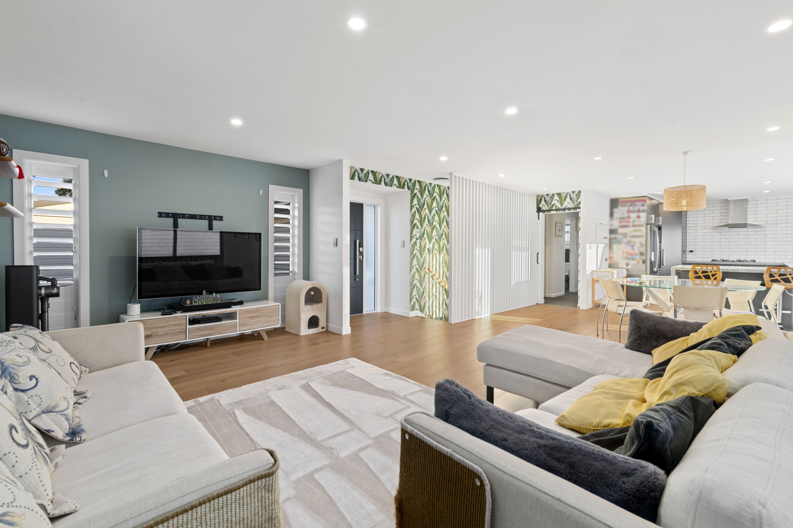 99244663__1721021560-94415-013 Where space and practicality meet convenience