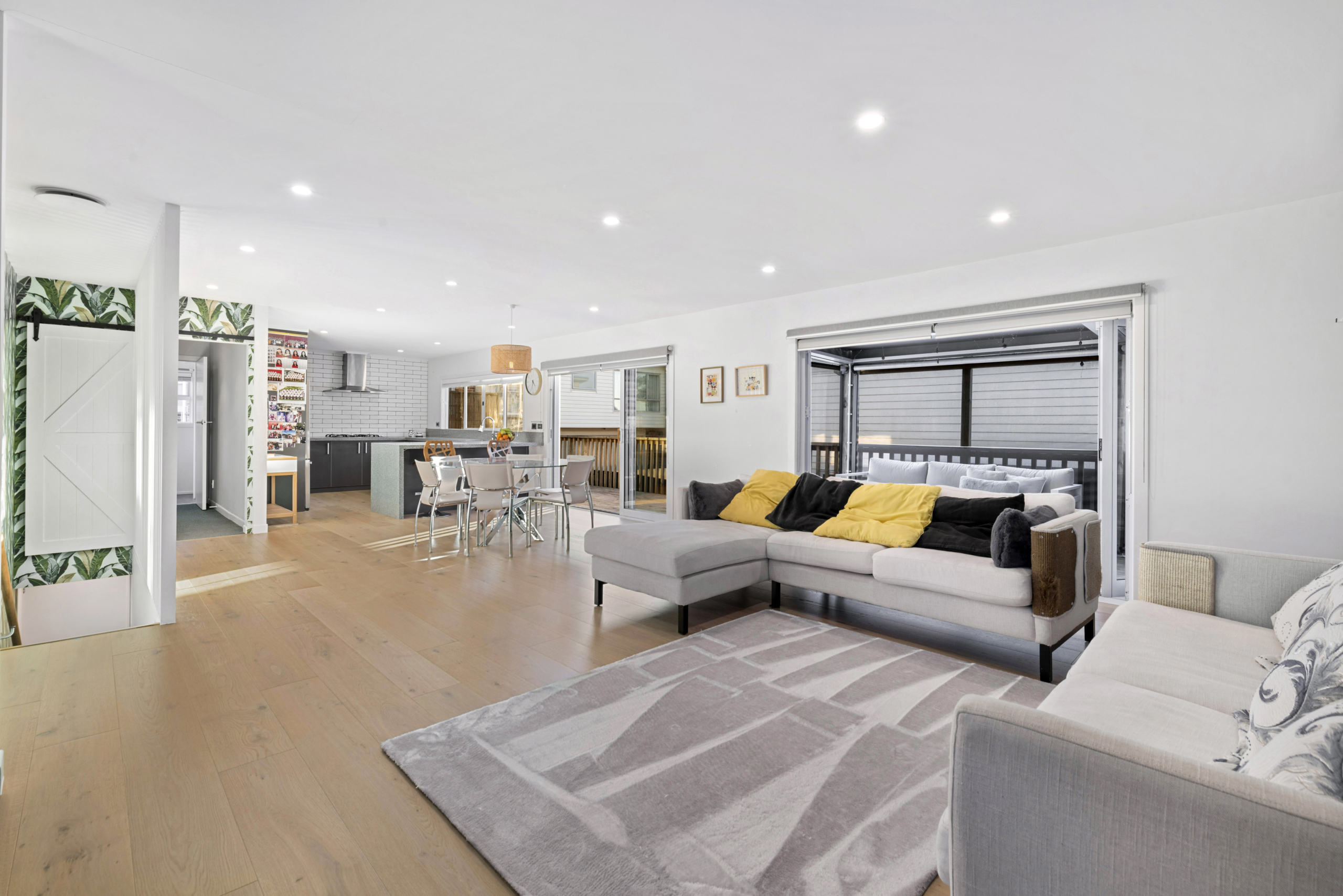 99244669__1721021562-94314-014 Where space and practicality meet convenience