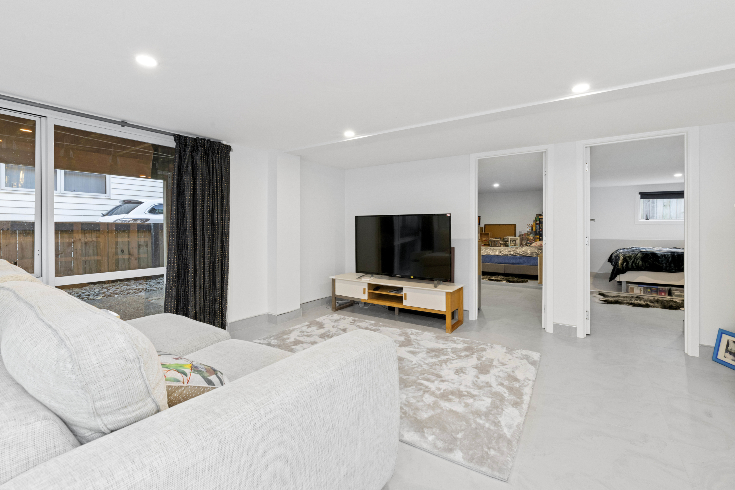 99244679__1721021566-84314-017 Where space and practicality meet convenience