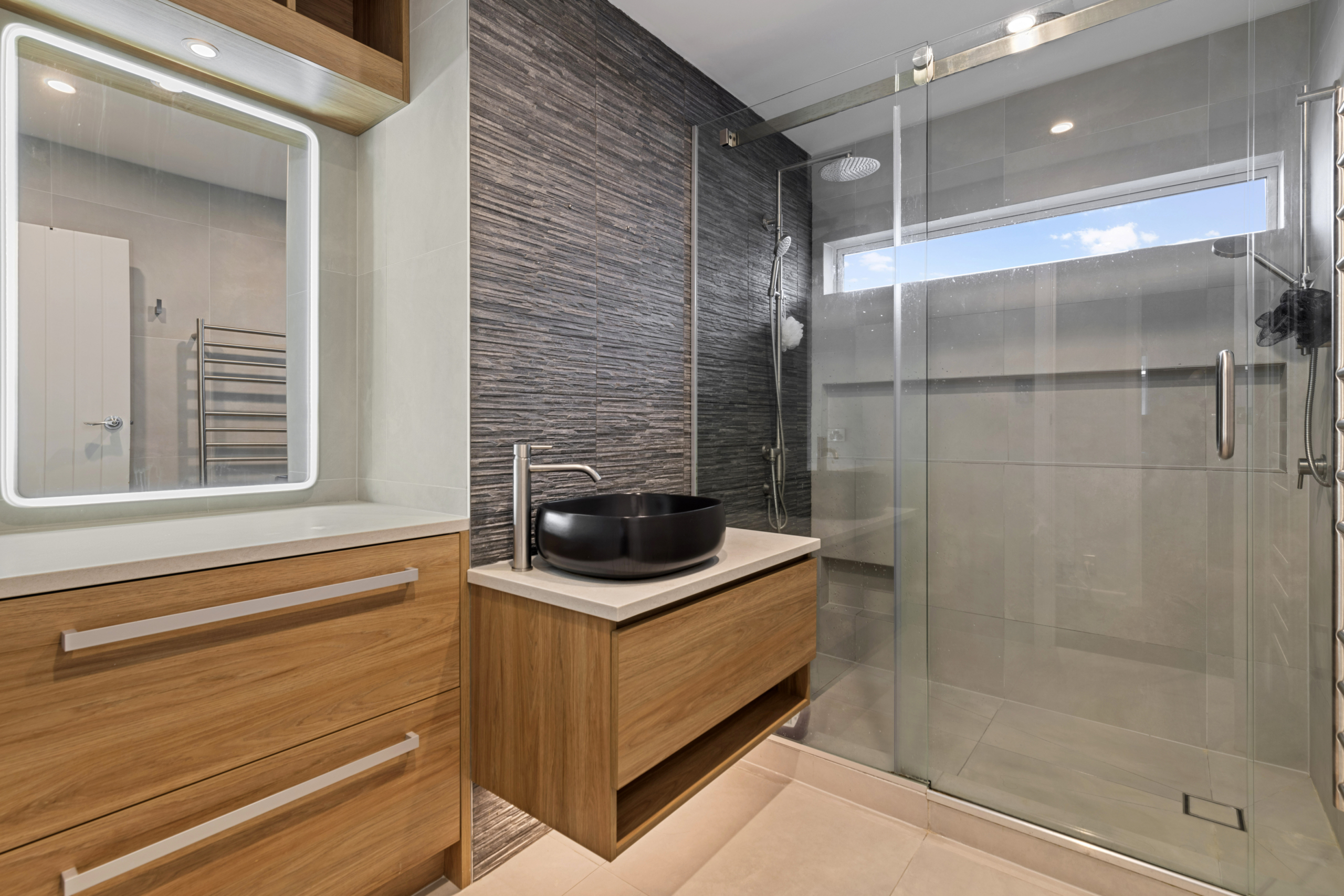 99244706__1721021586-94069-028 Where space and practicality meet convenience