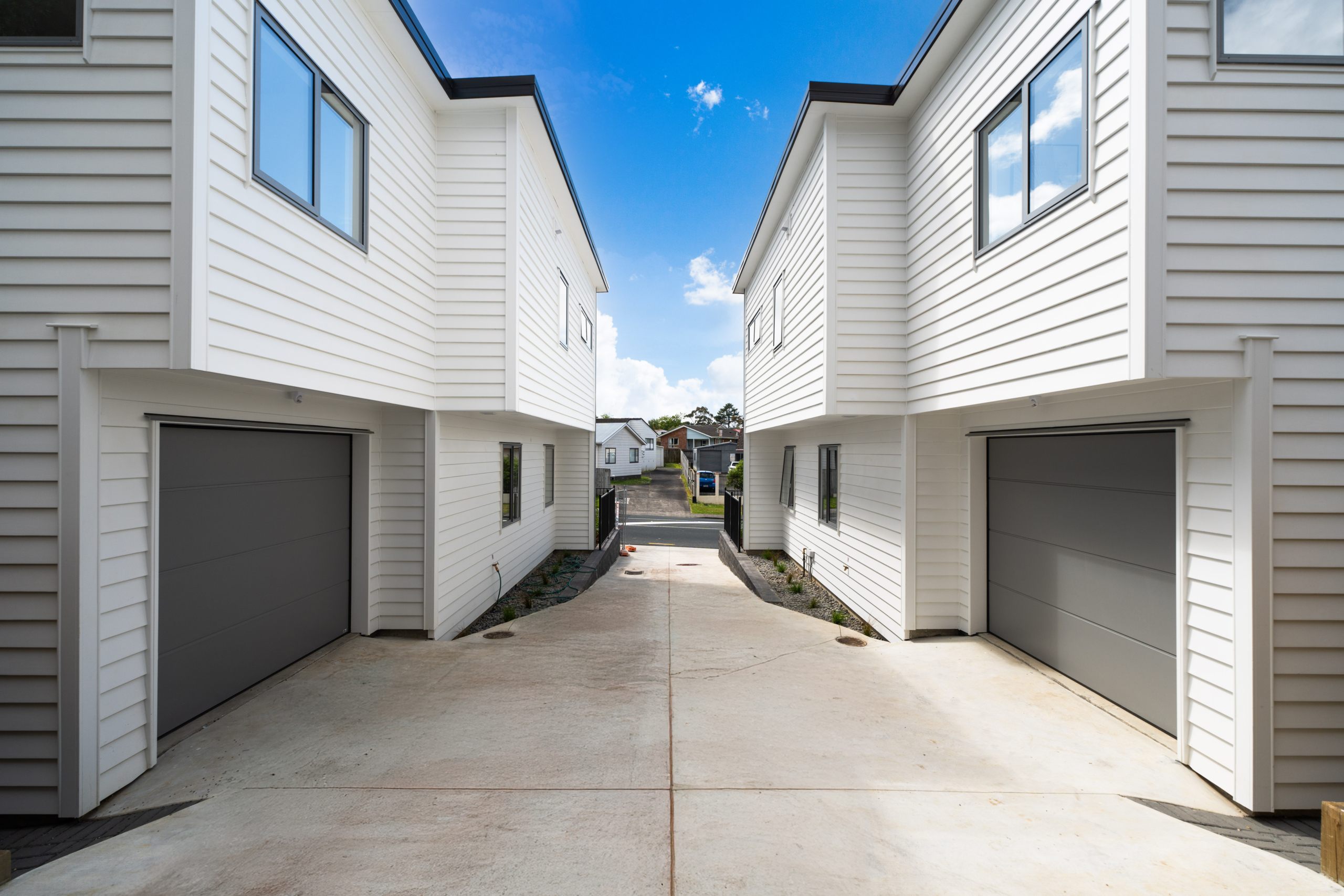 121282286__1731446932-116911-EXTERIOR-3 Freehold, No Body Corporate Fees