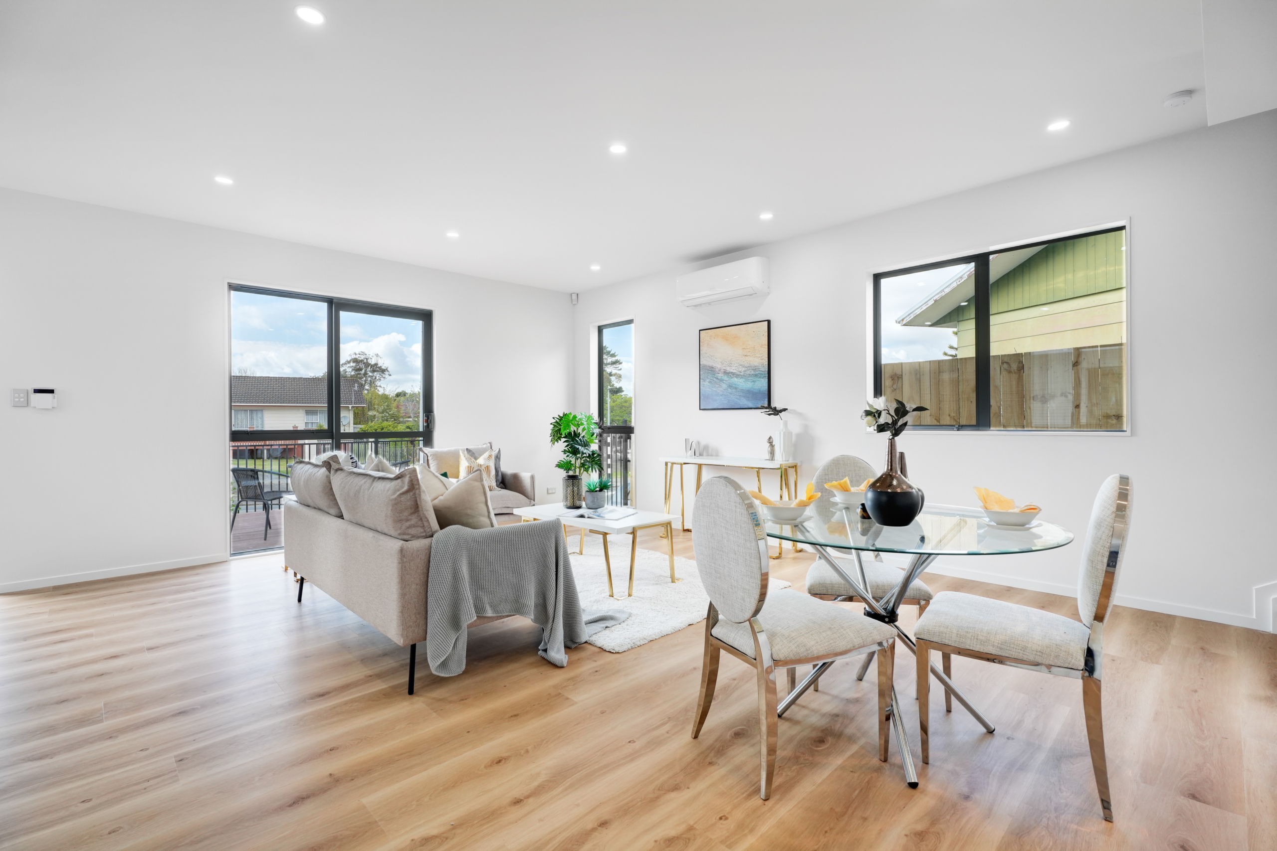 121282307__1731446950-116969-INTERIOR-3 Freehold, No Body Corporate Fees