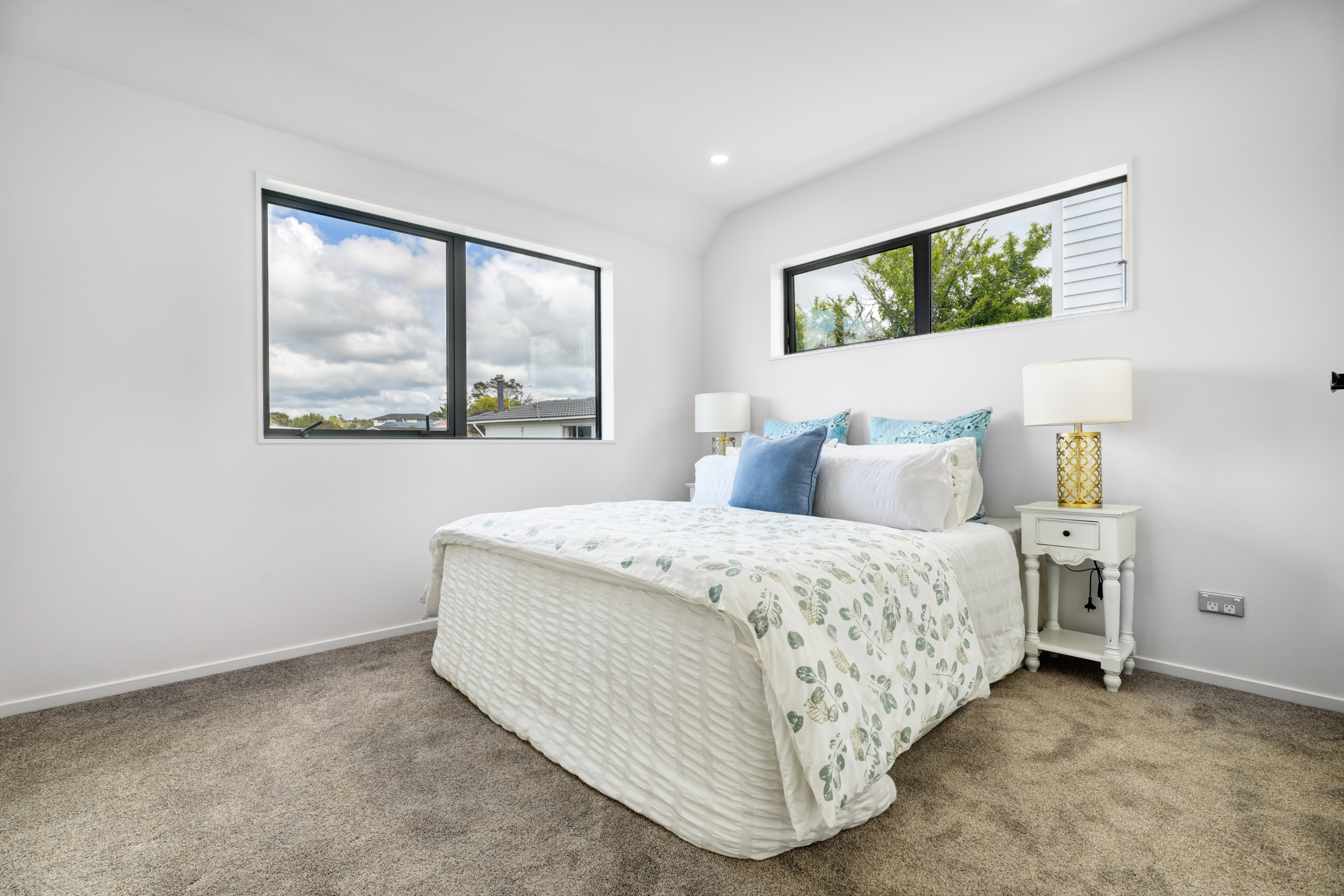 121282313__1731446954-105060-INTERIOR-6 Freehold, No Body Corporate Fees
