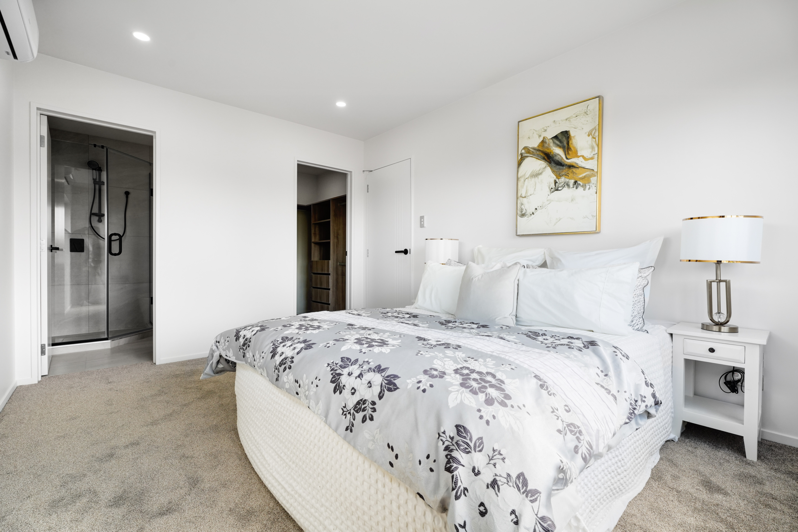121282345__1731446963-117049-INTERIOR-12 Freehold, No Body Corporate Fees