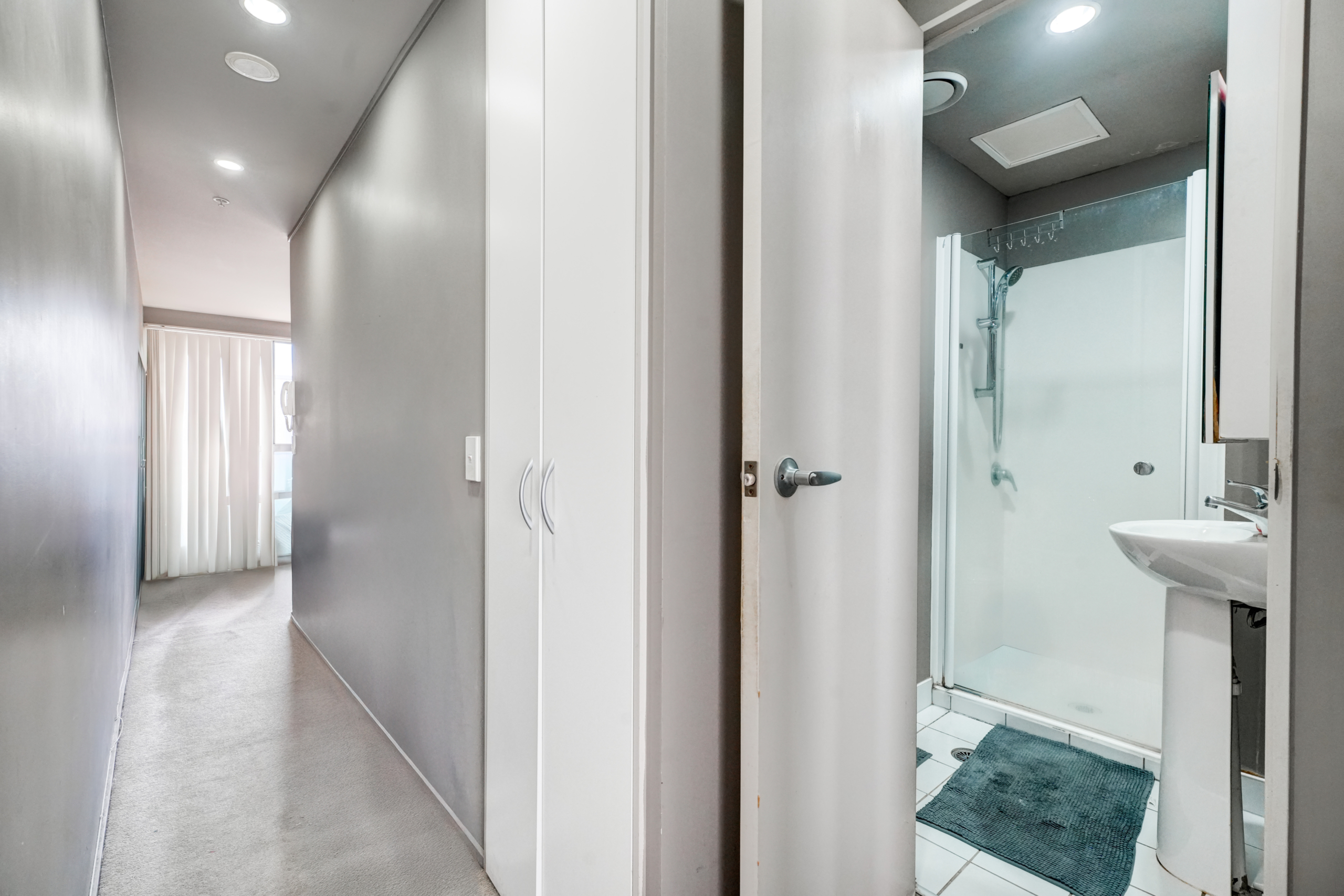 141727229__1743128355-44718-INTERIOR-6 OVERSEAS OWNER WANTS THIS SOLD!