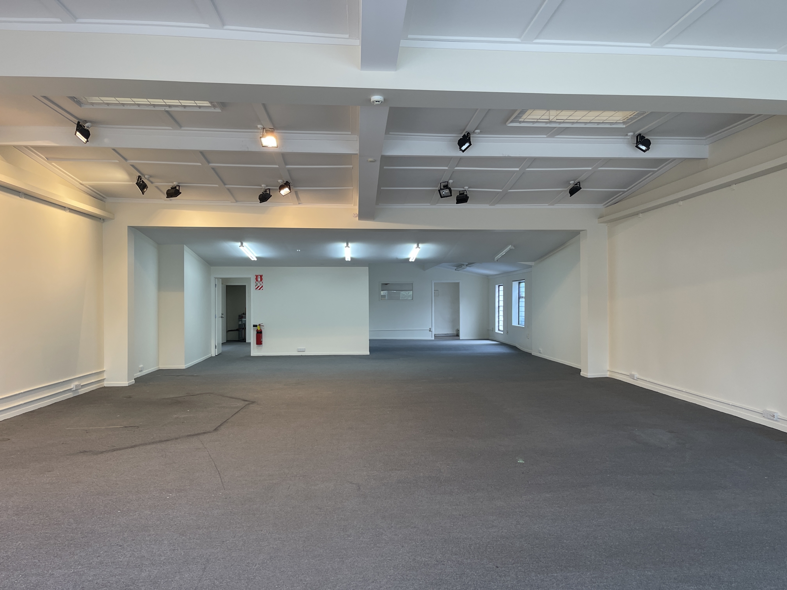 72158196__1695596163-3559-IMG9631 Retail in High-End Manukau Road