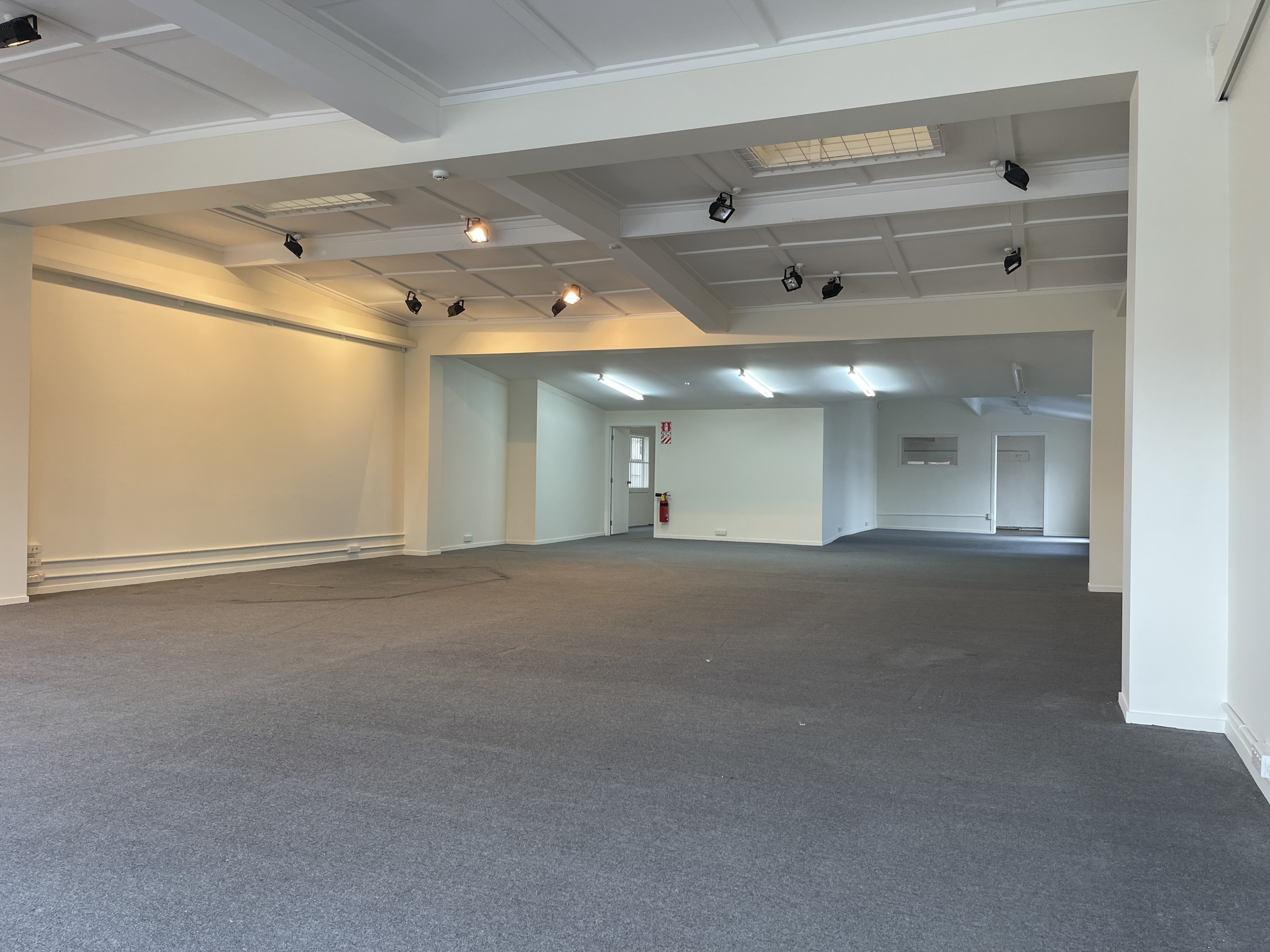 72158202__1695596169-14409-IMG9633 Retail in High-End Manukau Road