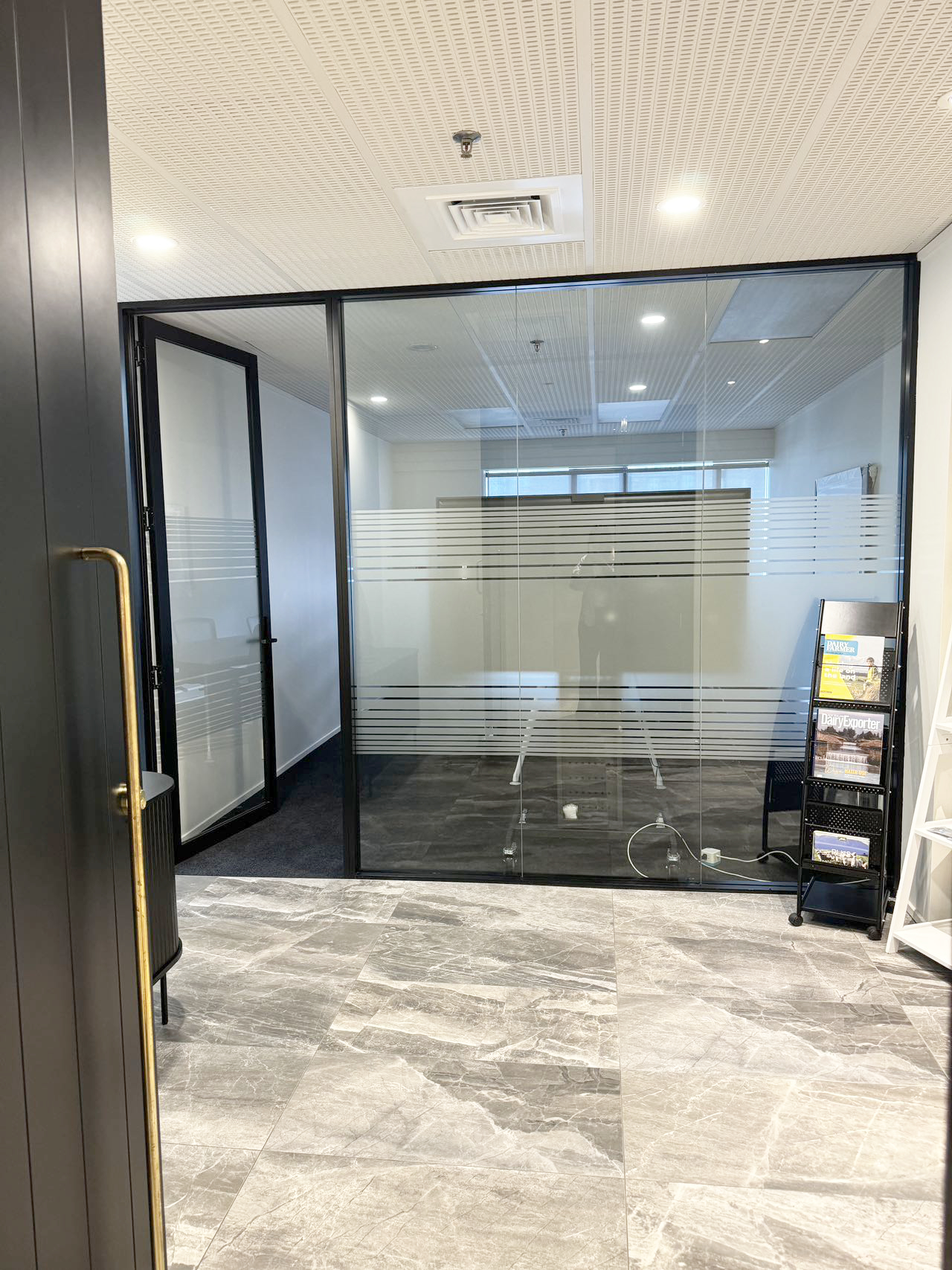 146384492__1746422196-78986-06 Prime Location + Prime Office