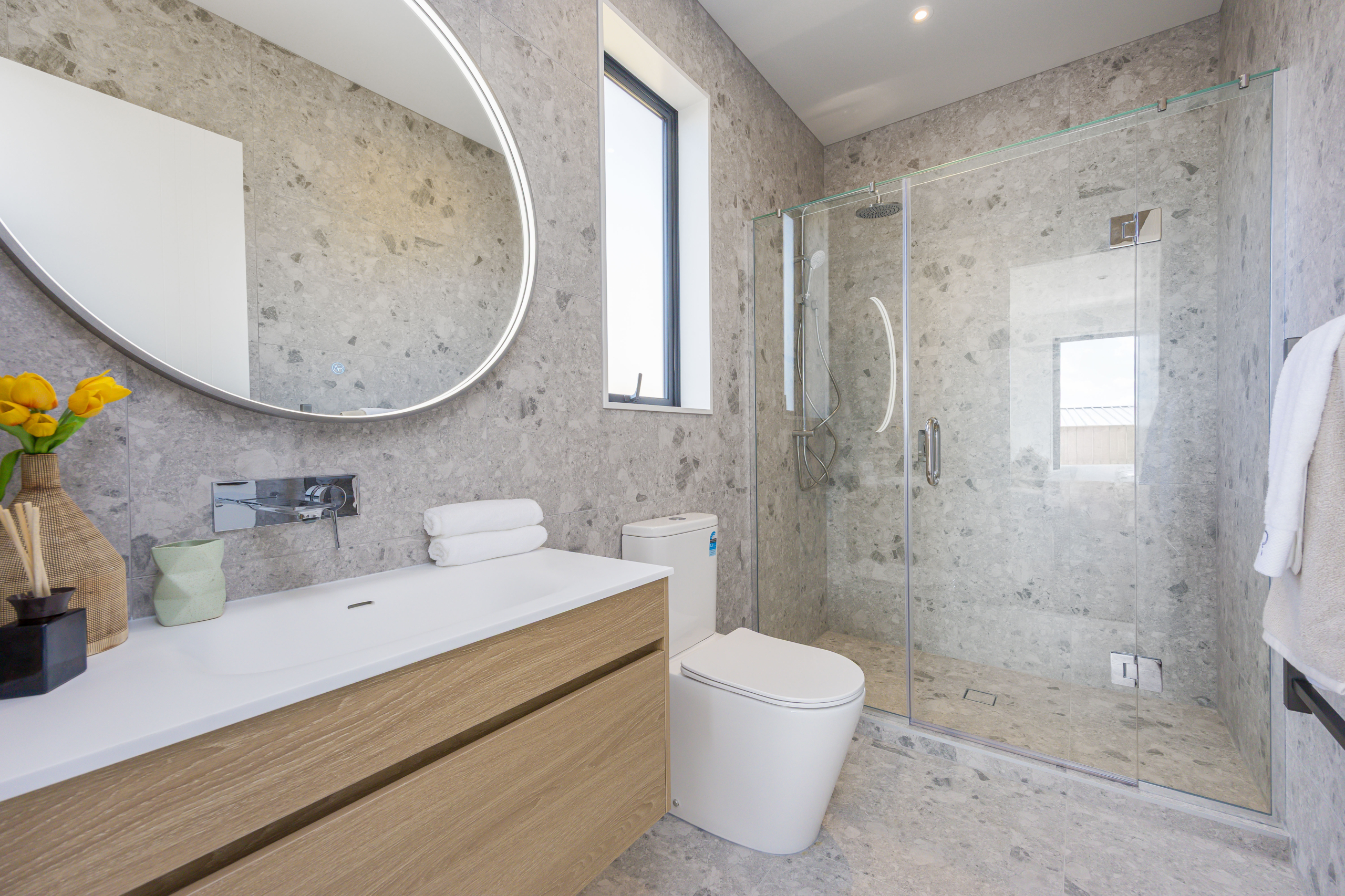 147646830__1747113252-81998-IMG15 Top of Line Golf Harbour Luxury – A Must See!