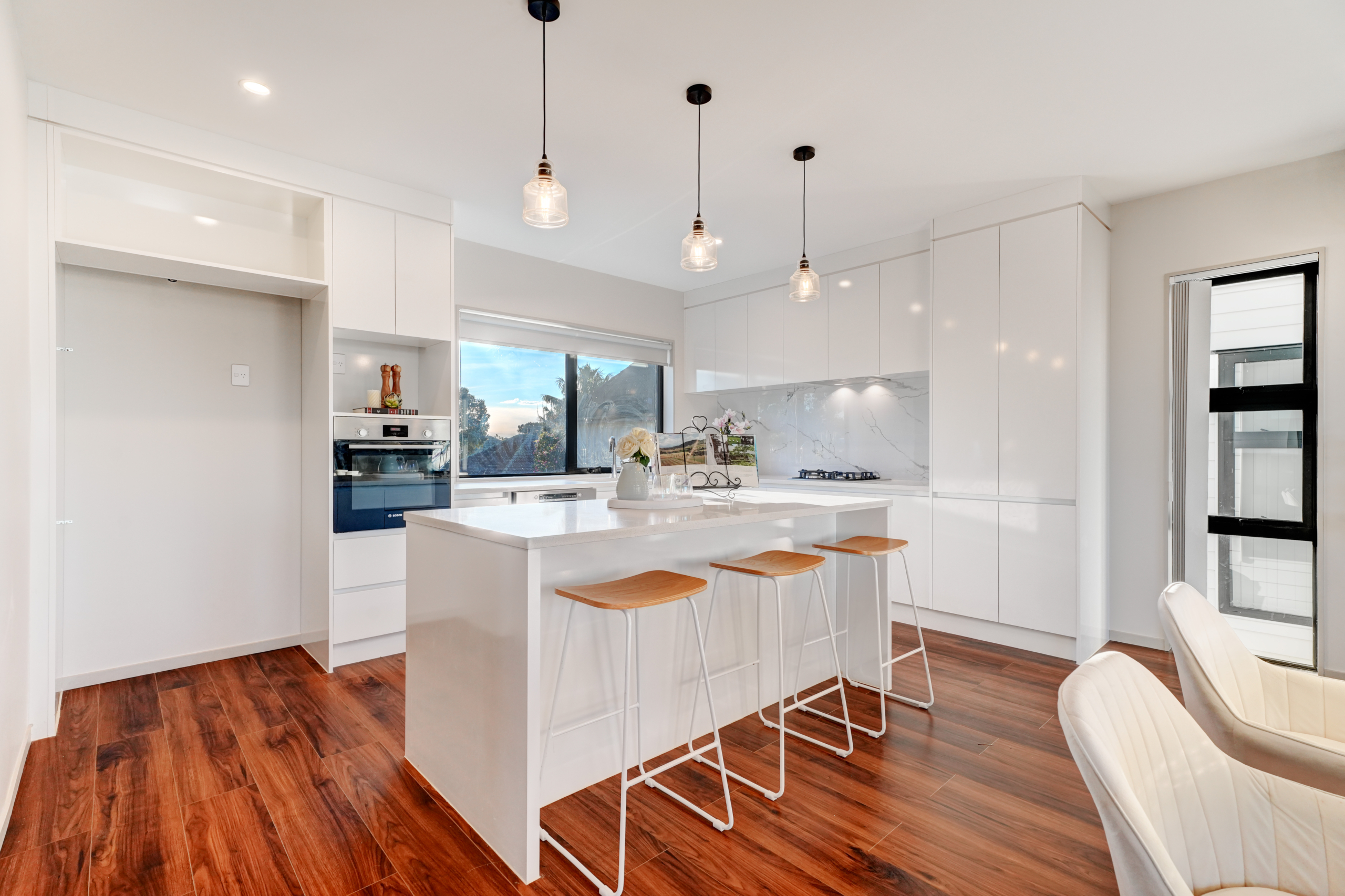 152996398__1750910609-65893-INTERIOR-5 Prestigious New Lynn Residence !!