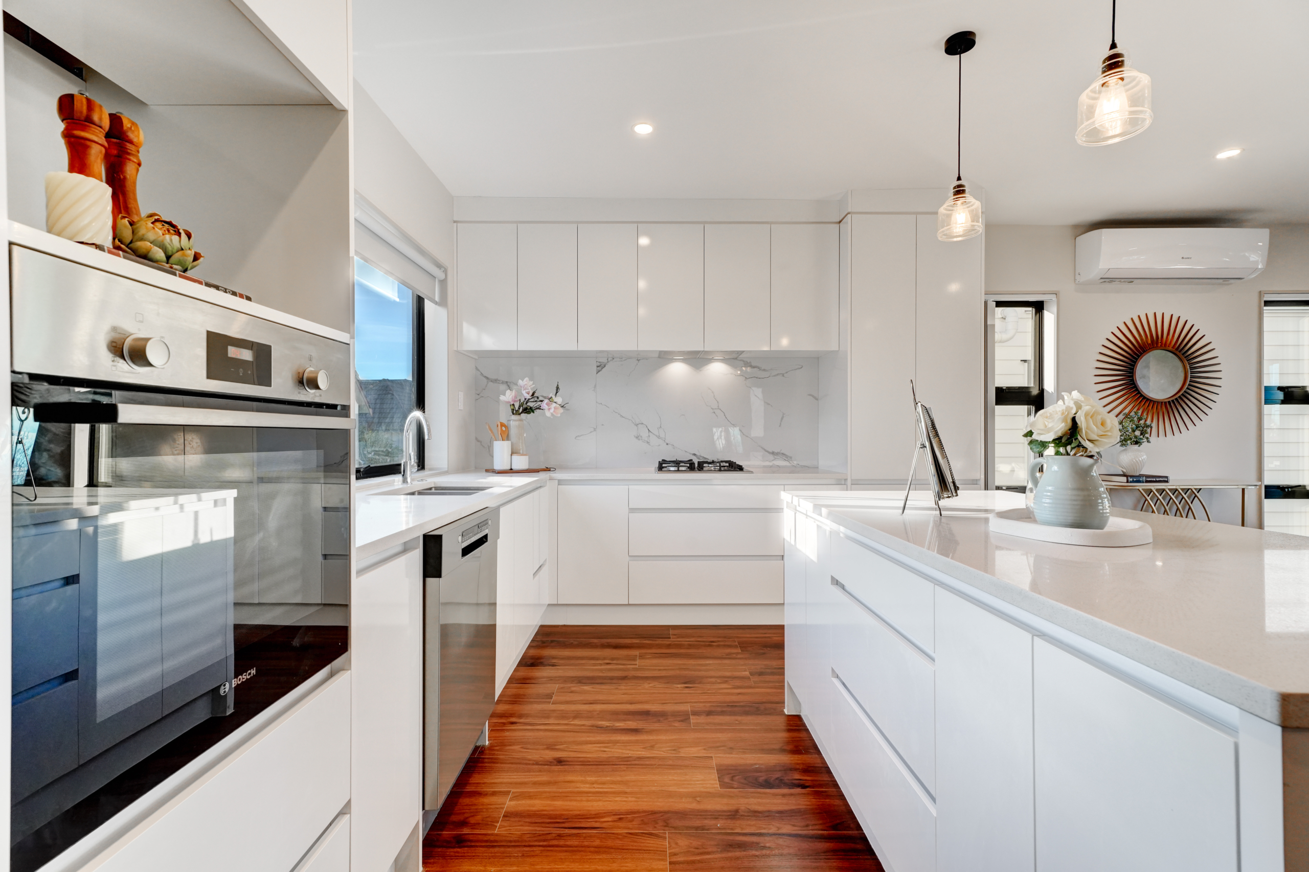 152996399__1750910610-66205-INTERIOR-6 Prestigious New Lynn Residence !!