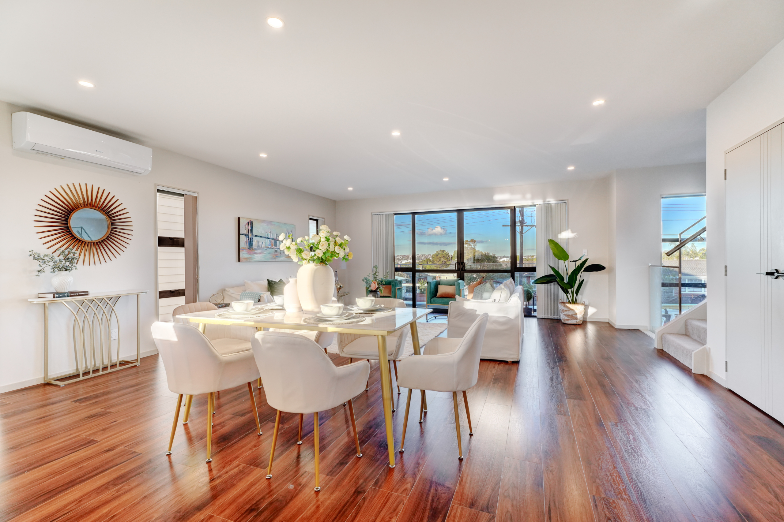 152996401__1750910613-57085-INTERIOR-7 Prestigious New Lynn Residence !!