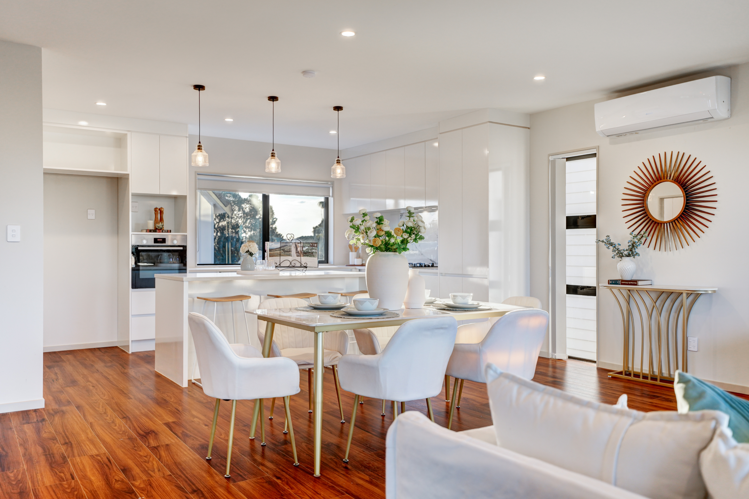 152996528__1750910632-57103-INTERIOR-16 Prestigious New Lynn Residence !!
