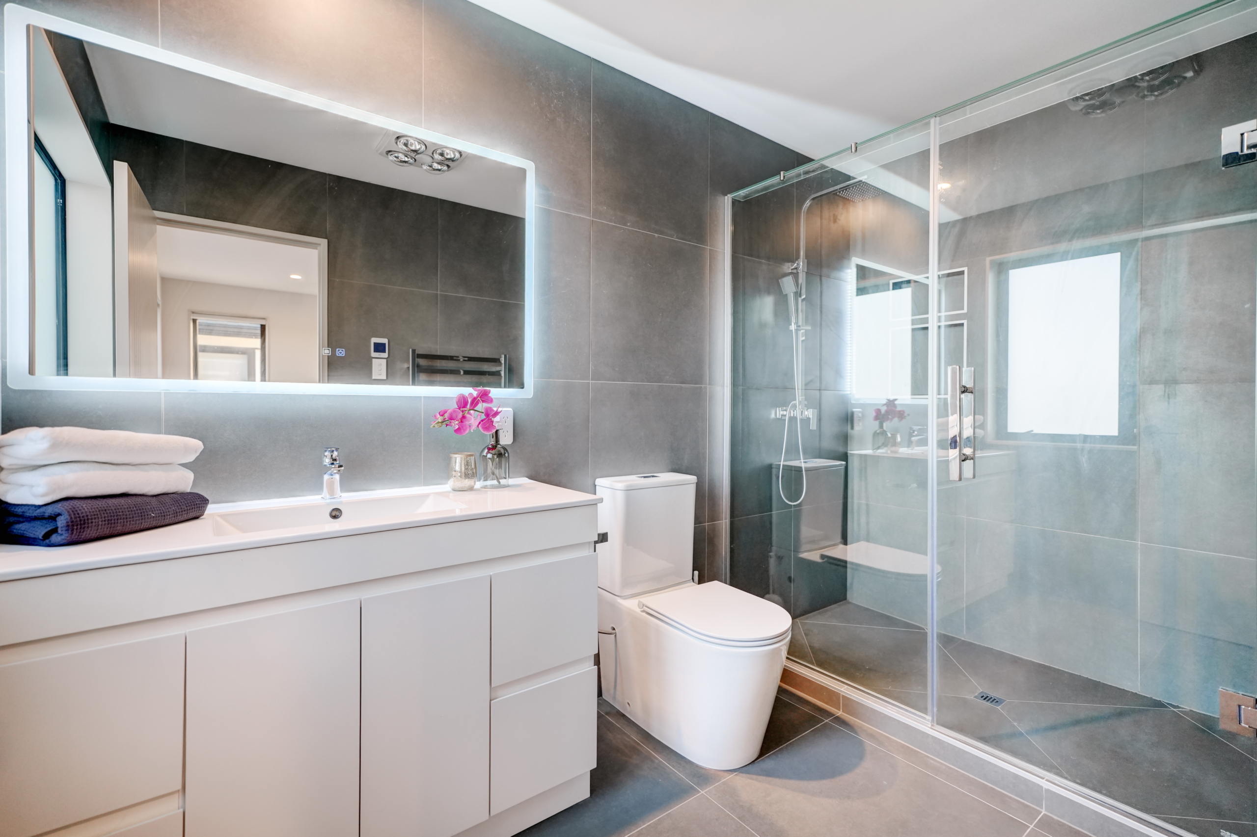 152996588__1750910639-65977-INTERIOR-20 Prestigious New Lynn Residence !!