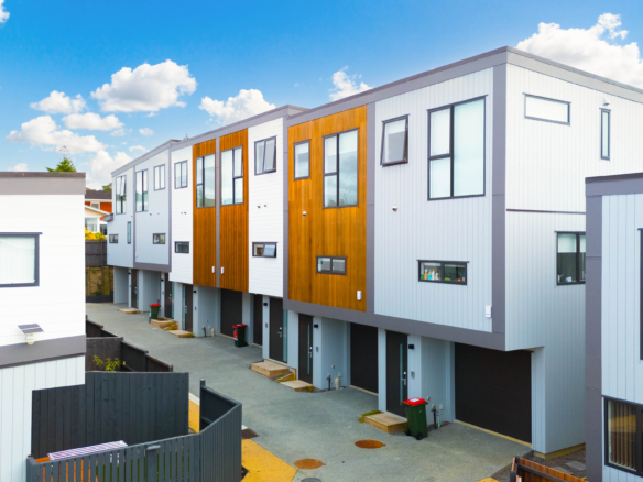 Modern 3 Bed + Study Freehold + Garage