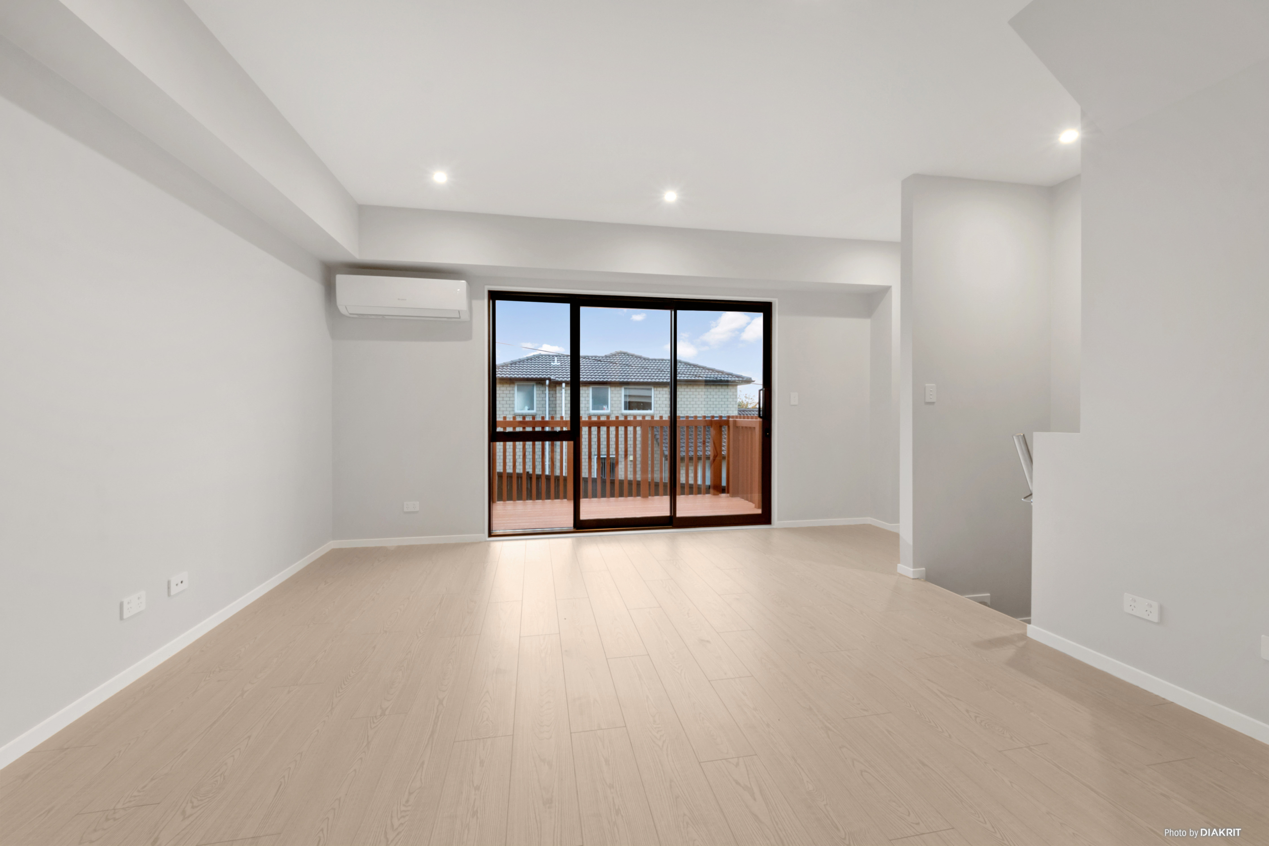 Modern 3 Bed + Study Freehold + Garage