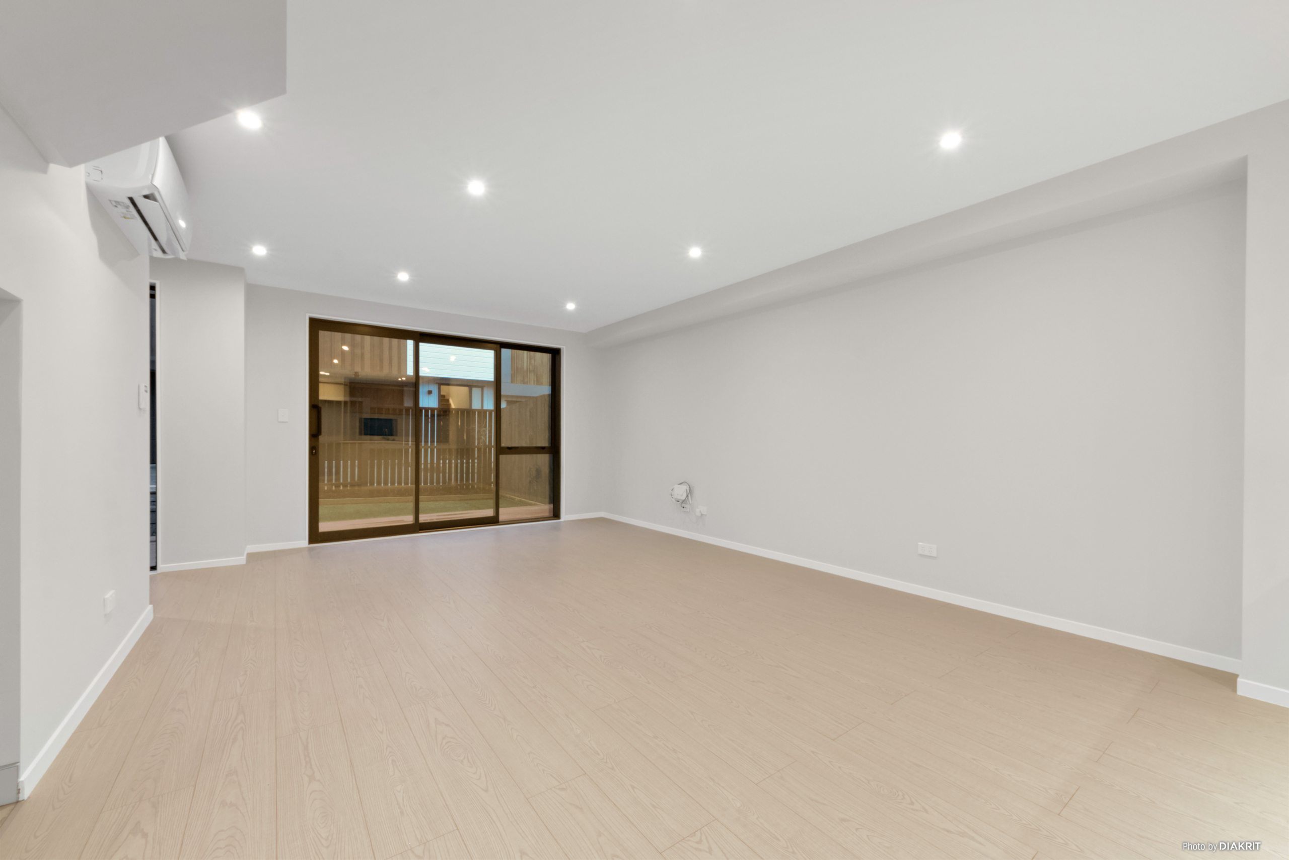 Modern 3 Bed + Study Freehold + Garage