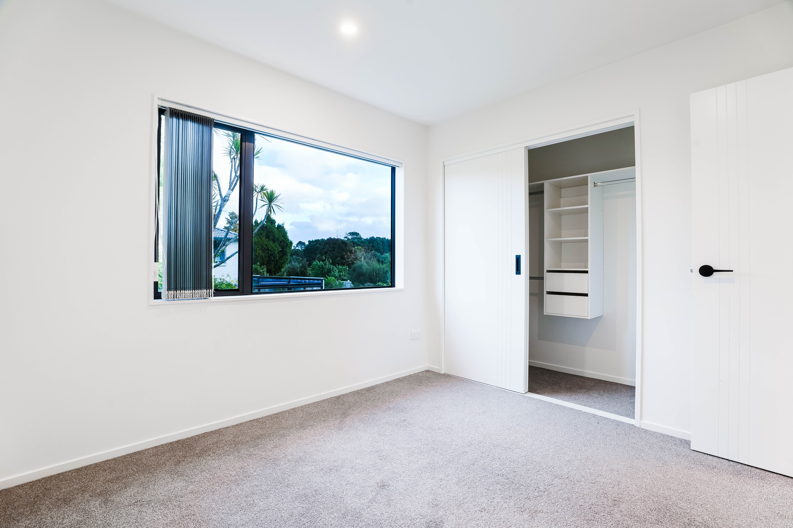 Modern 3 Bed + Study Freehold + Garage