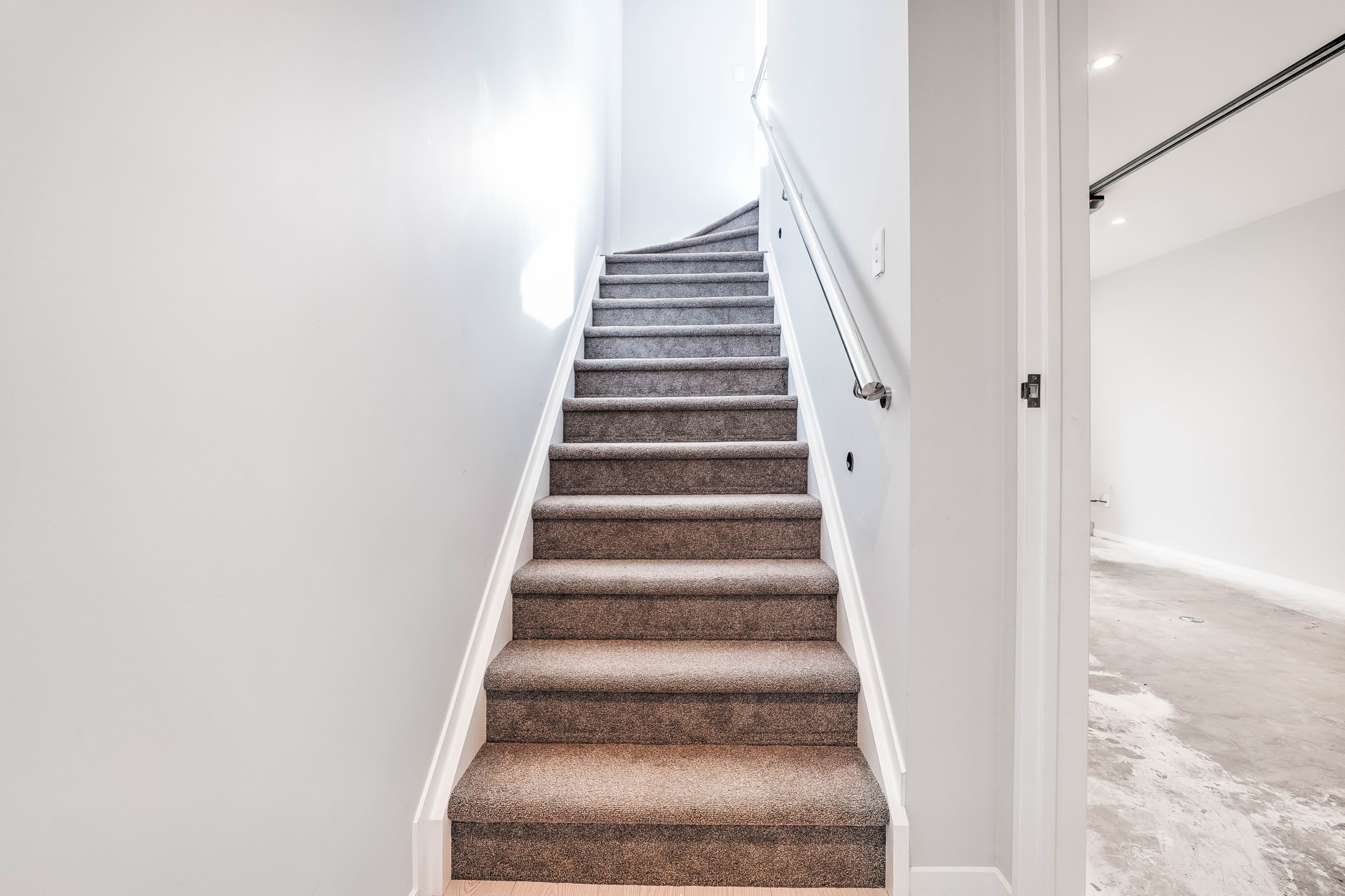 Modern 3 Bed + Study Freehold + Garage