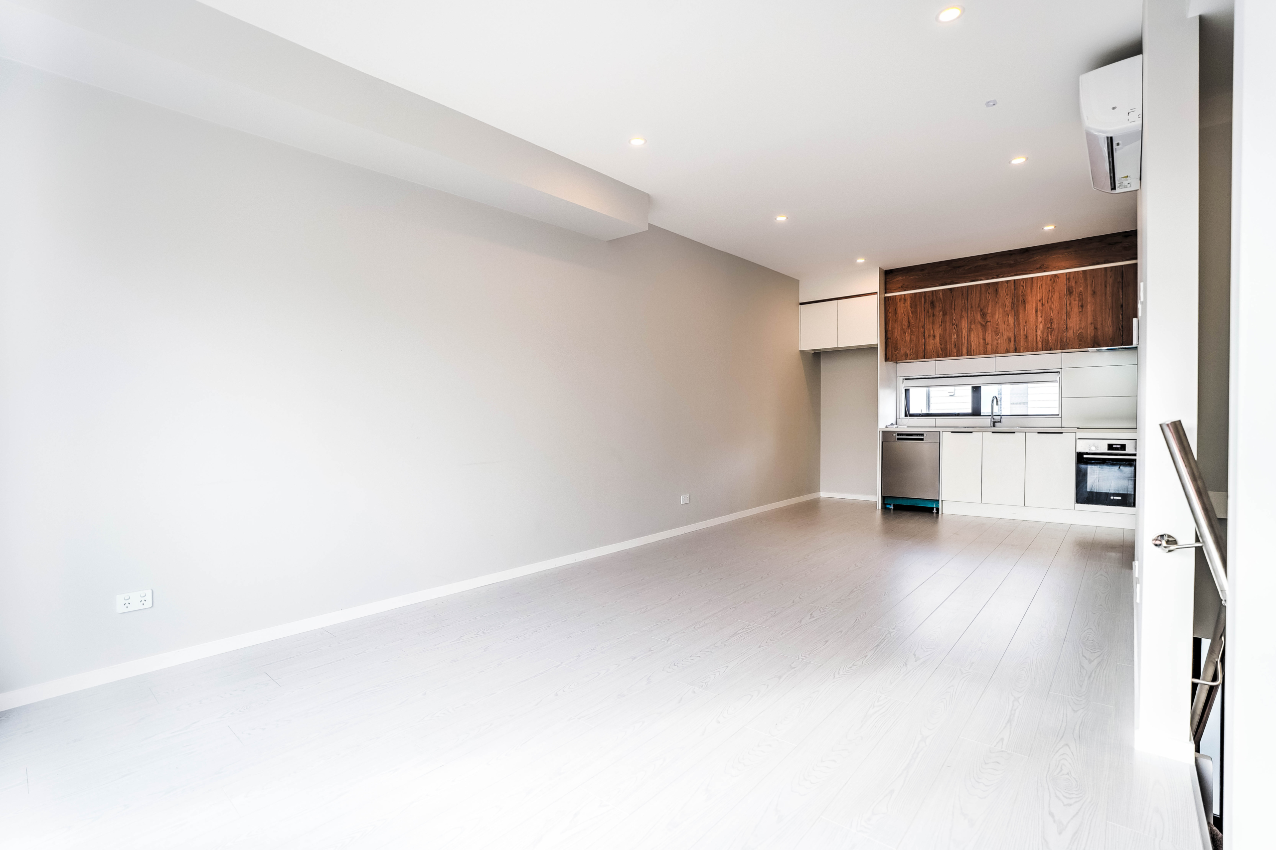Modern 3 Bed + Study Freehold + Garage