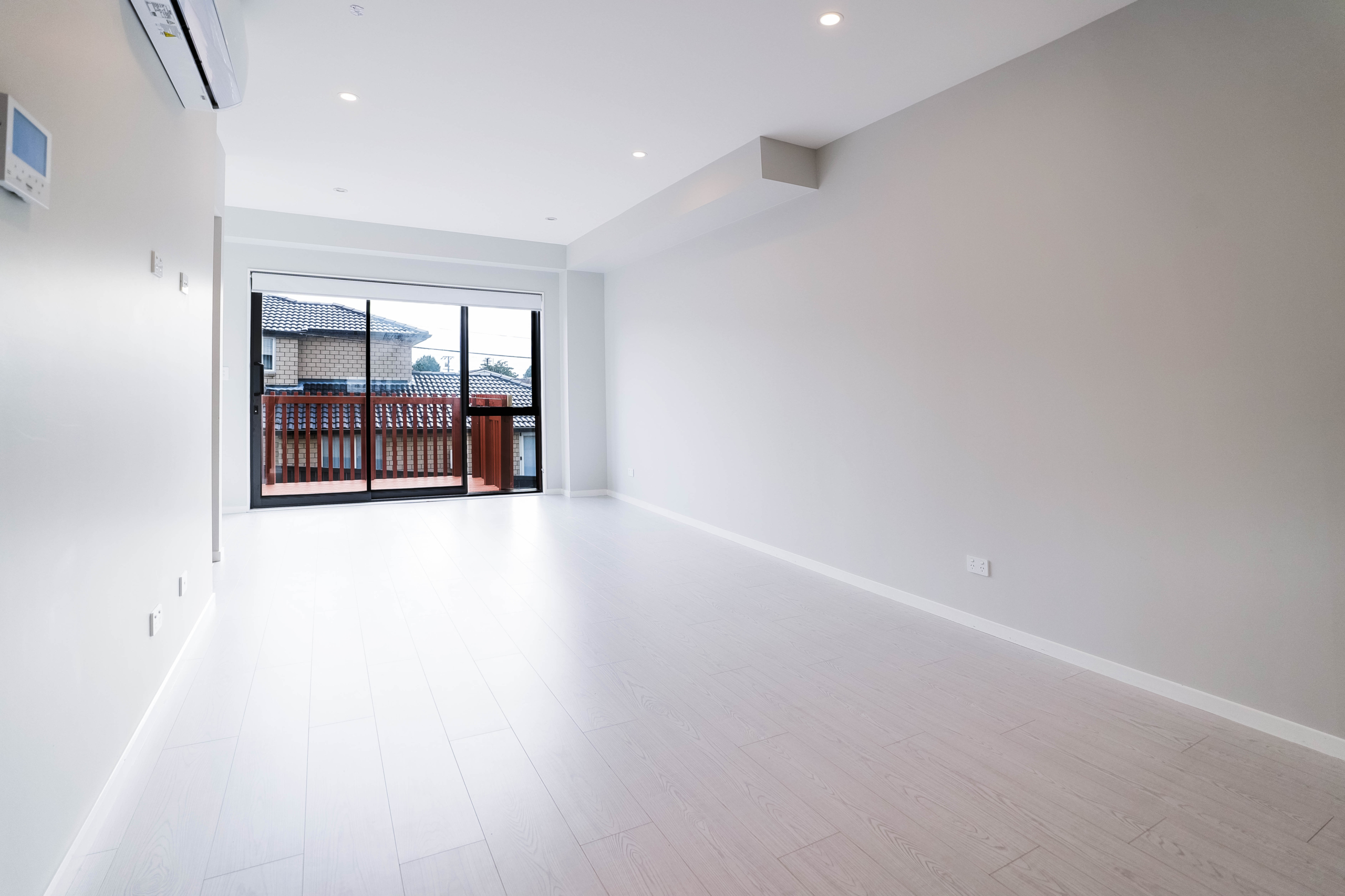 Modern 3 Bed + Study Freehold + Garage