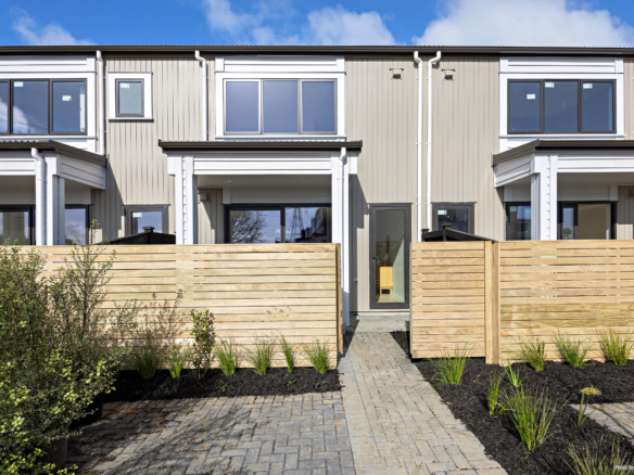 Elegant & Modern Terraced Home in Auranga, Karaka