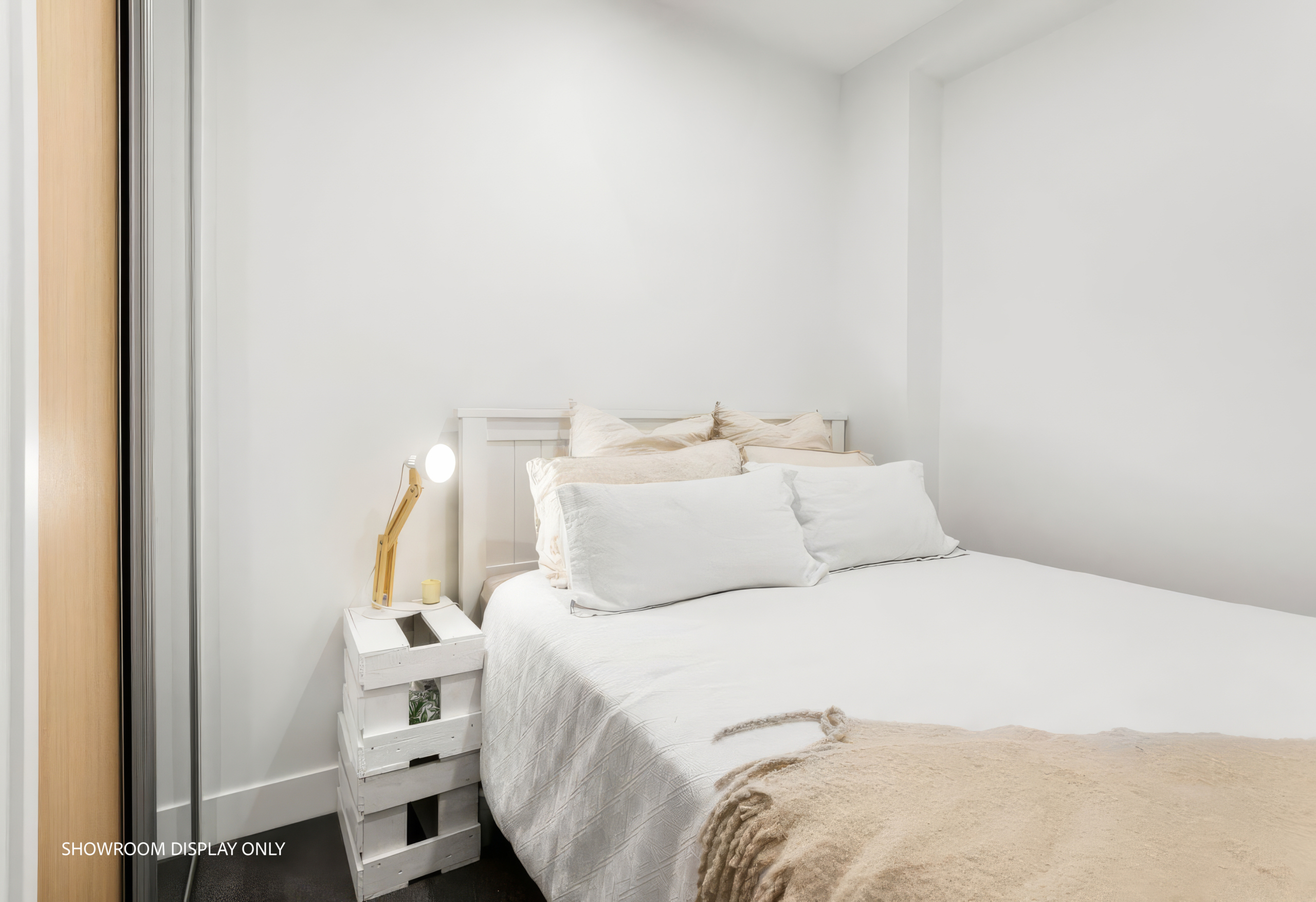 159164692__1755044998-38160-INTERIOR-8 Ideal Investment – Prime Newmarket Location!