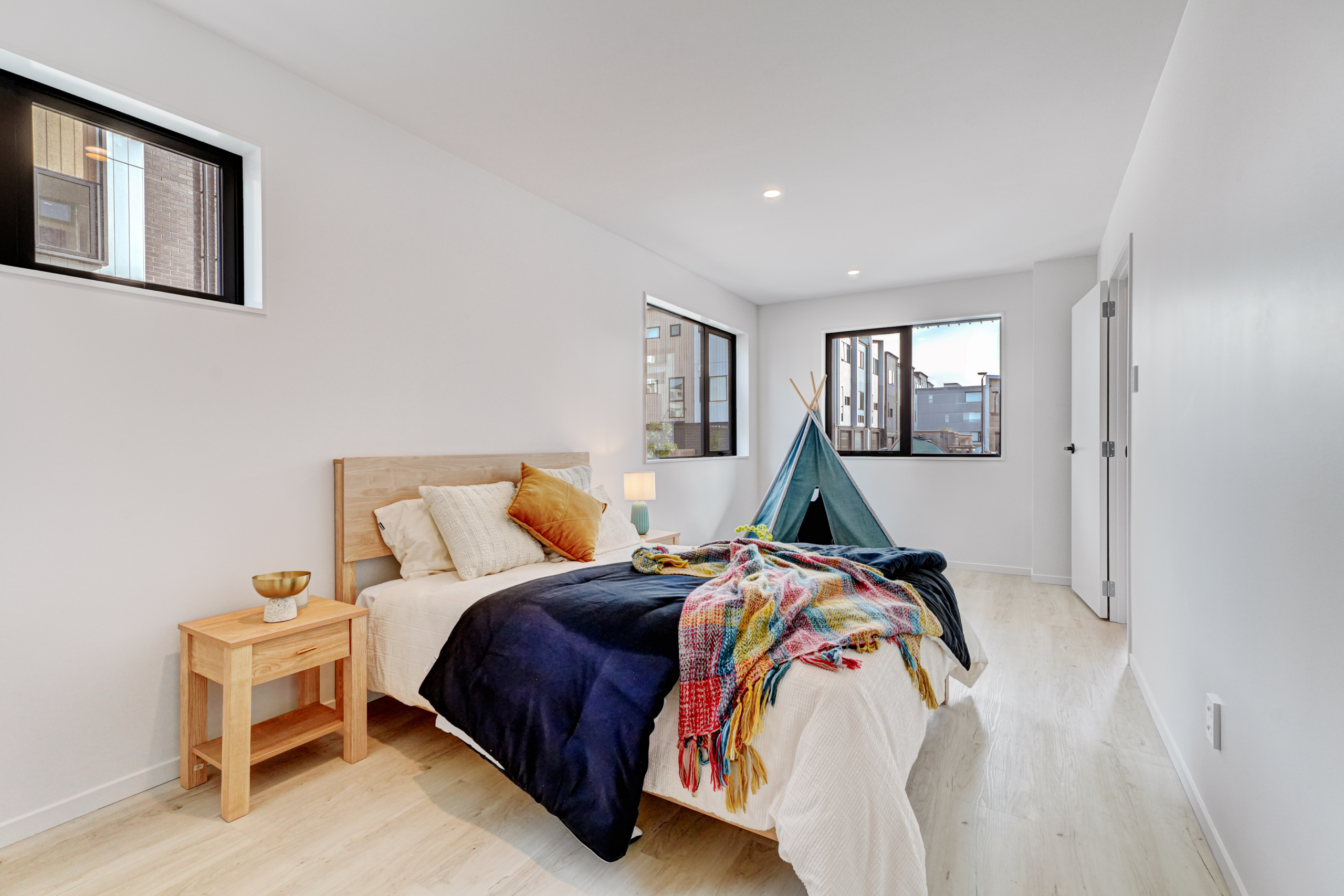 1755564112-18-INTERIOR-2 Under $45K Deposit