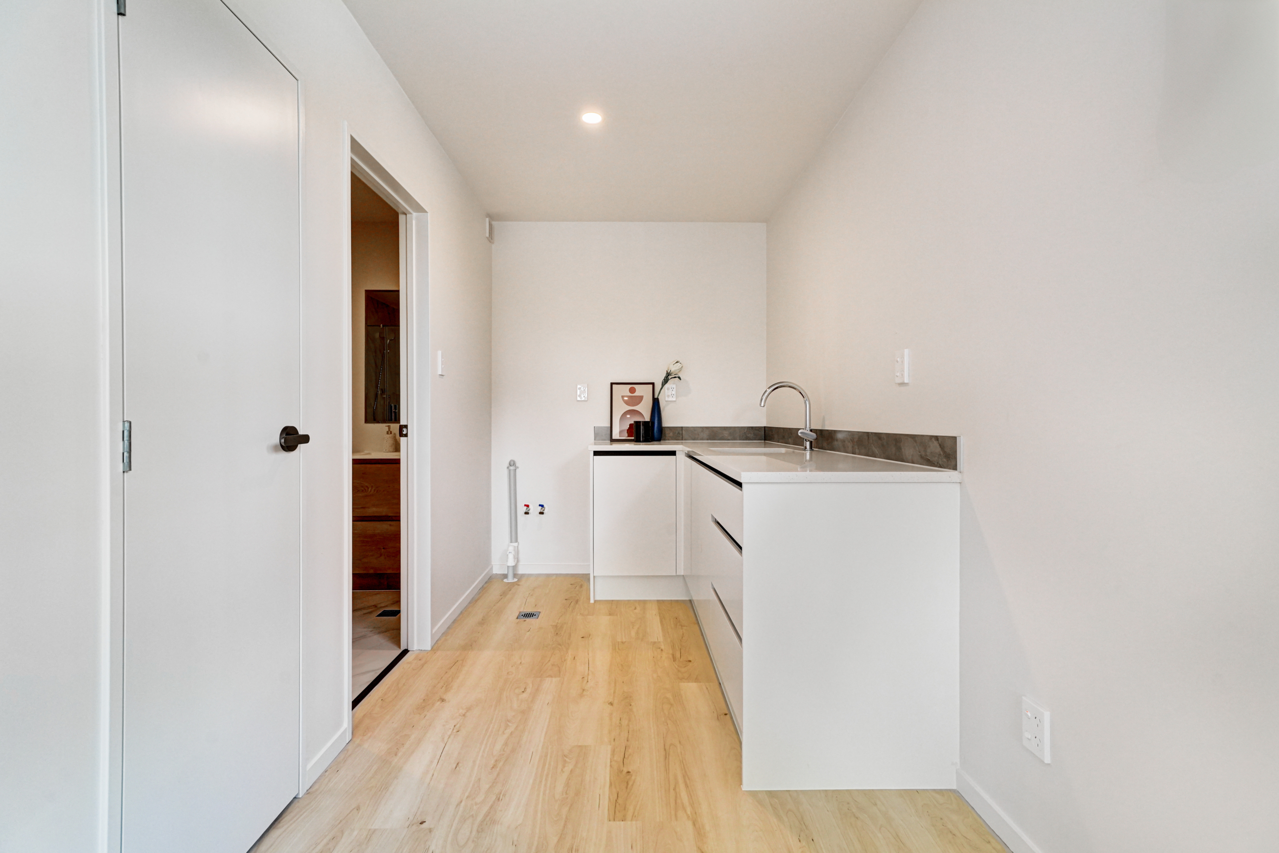 1755564112-20-INTERIOR-4 Under $45K Deposit