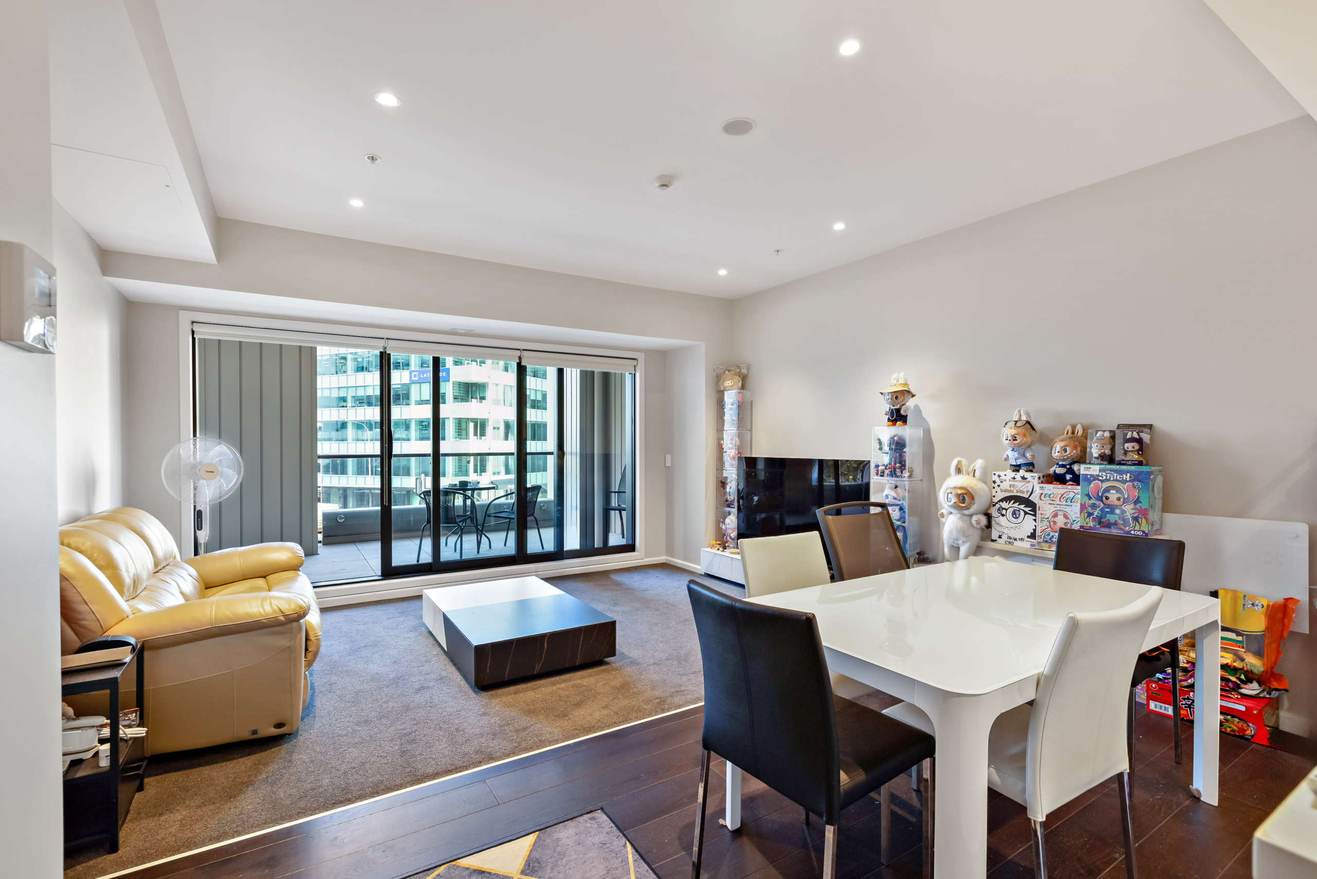 165917446__1759280277-53408-05 Stylish Inner with Harbour Lifestyle