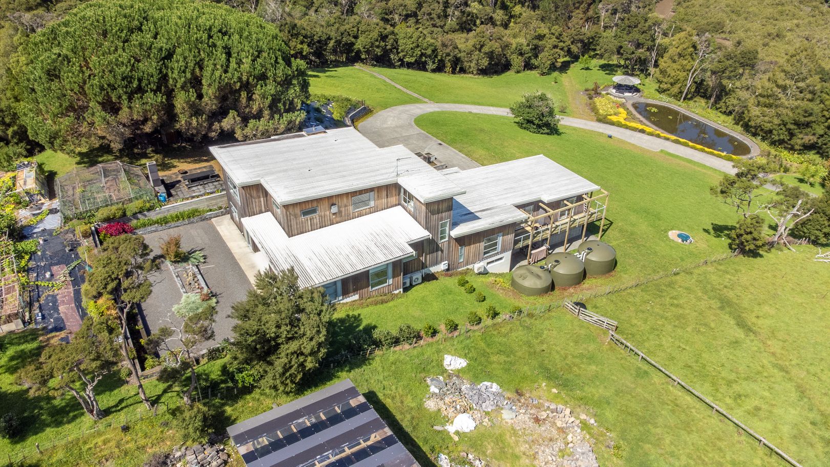 Luxury Lifestyle Estate with Private Bushwalk